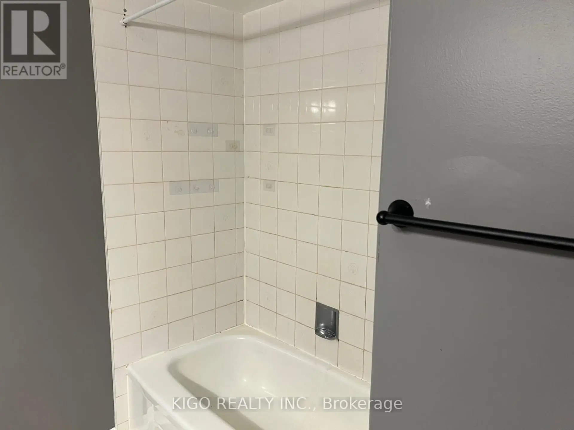 #121 10 BASSETT BOULEVARD - Image 8