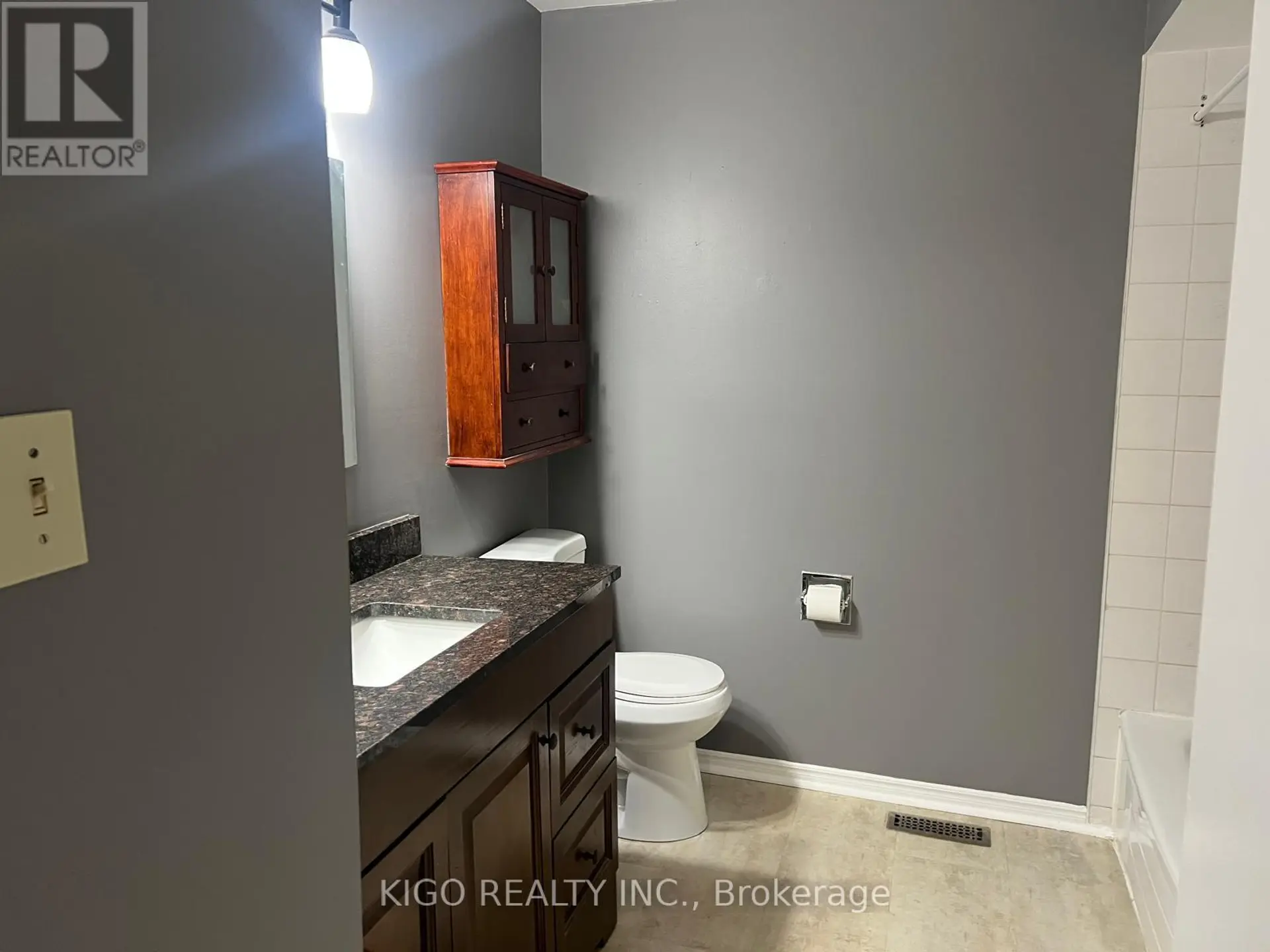 #121 10 BASSETT BOULEVARD - Image 9