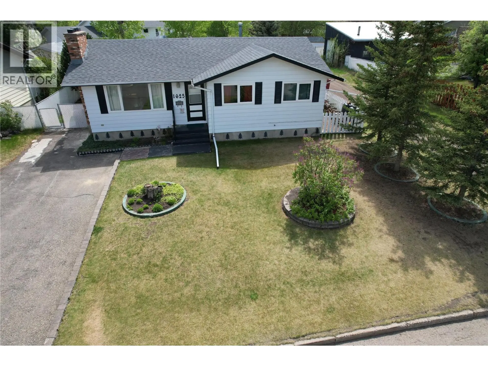 Property at 1625 113 Avenue, Dawson Creek, BC