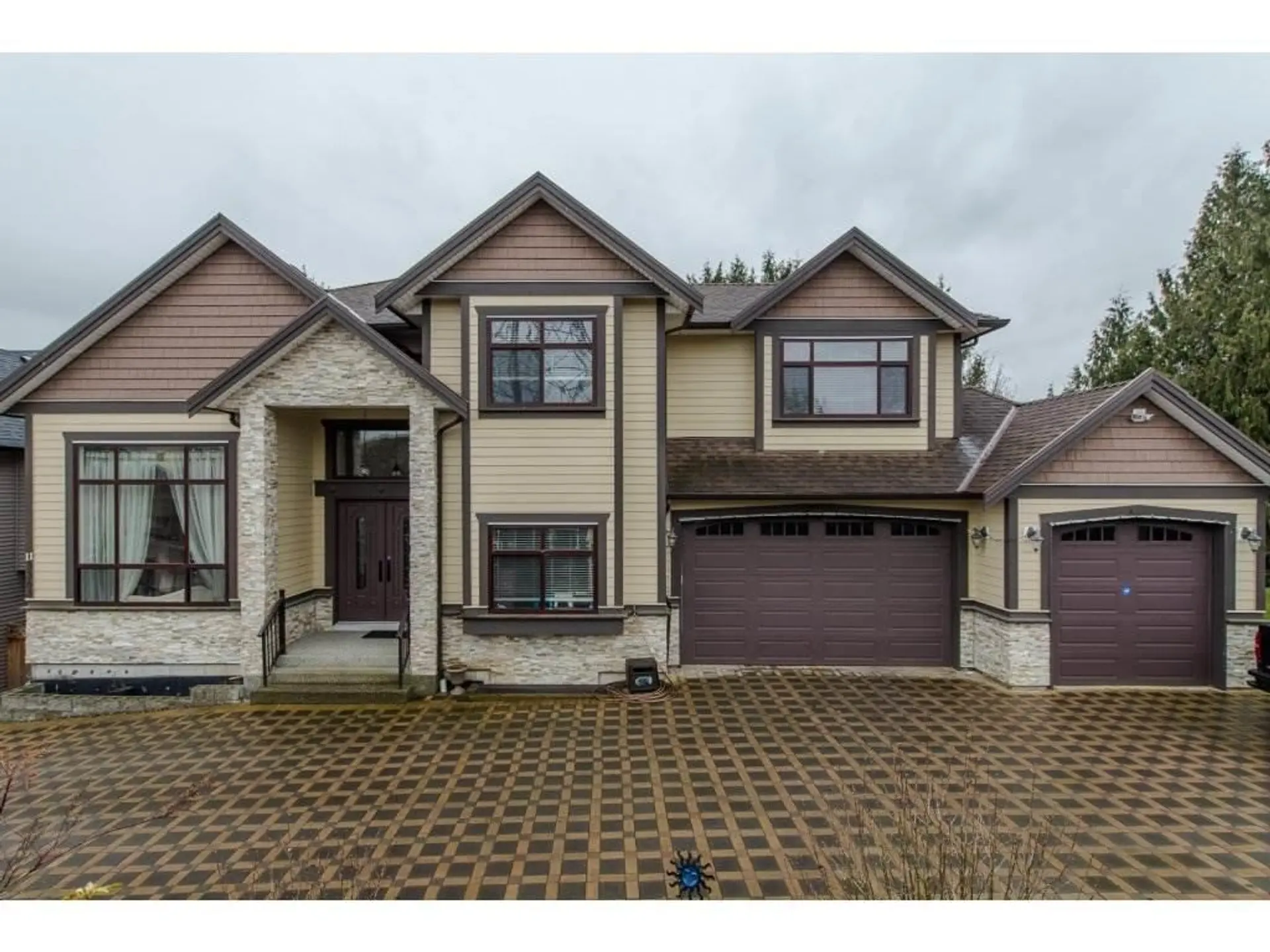 #11 3363 Horn Street - Image 1