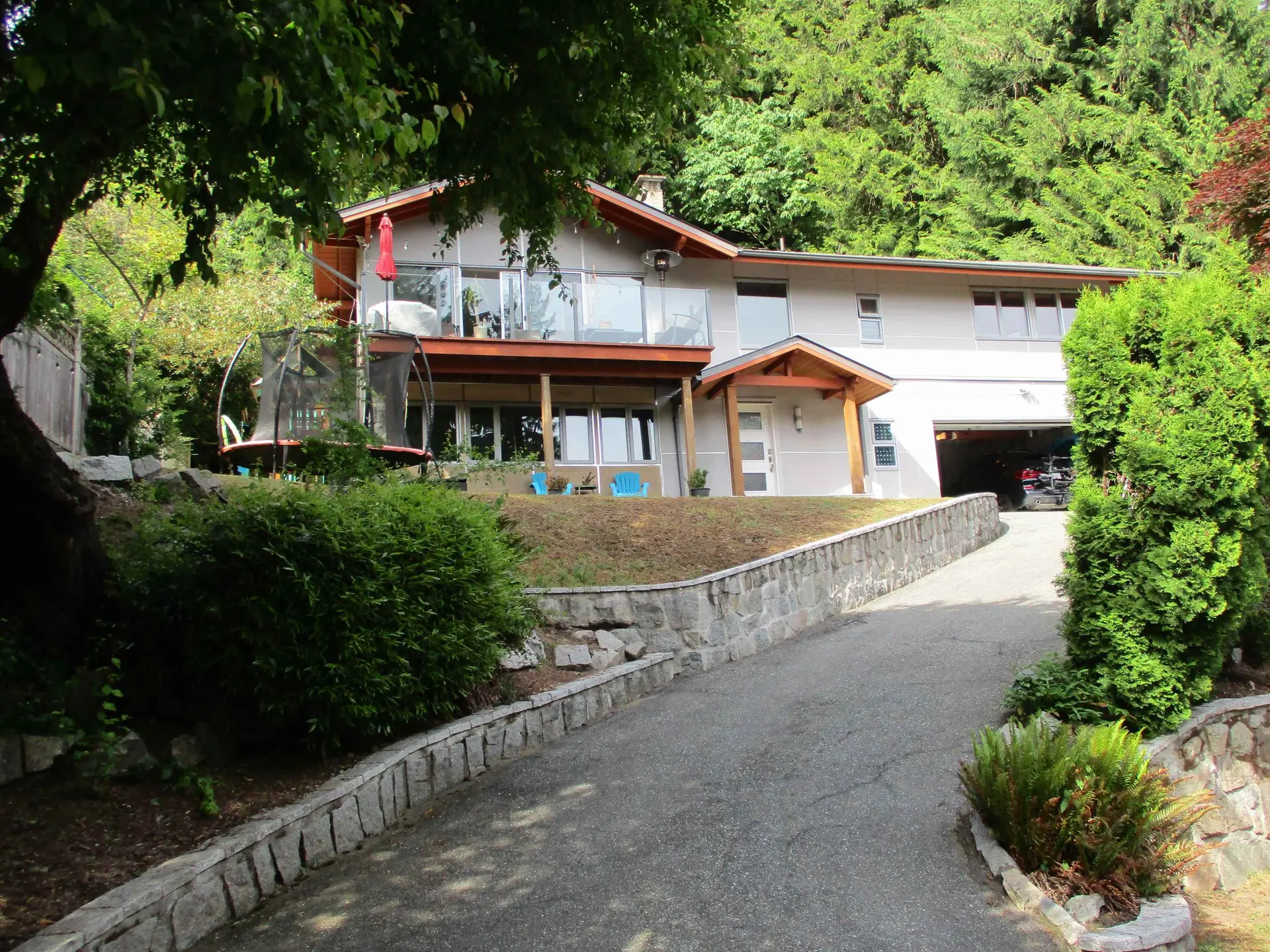 Property at 3907 Bayridge Place, West Vancouver, BC