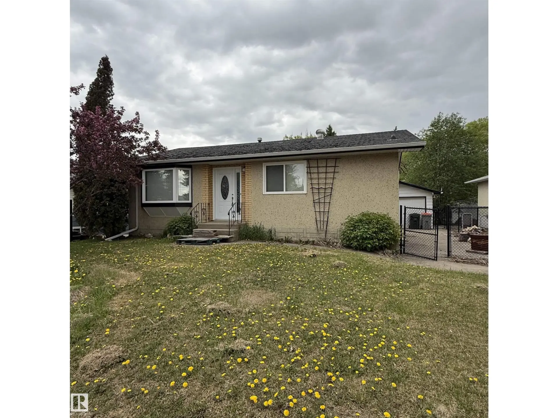 5307 48 ST - Image 1