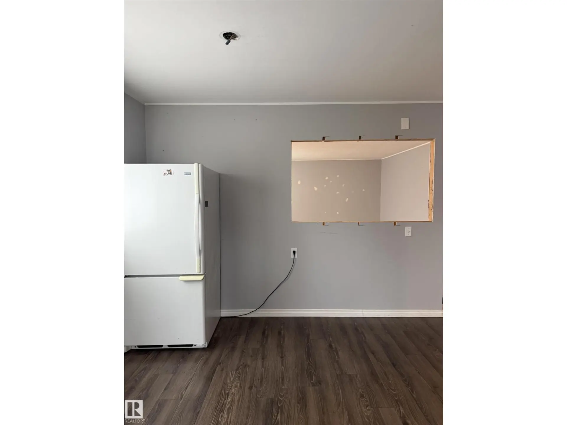 5307 48 ST - Image 2