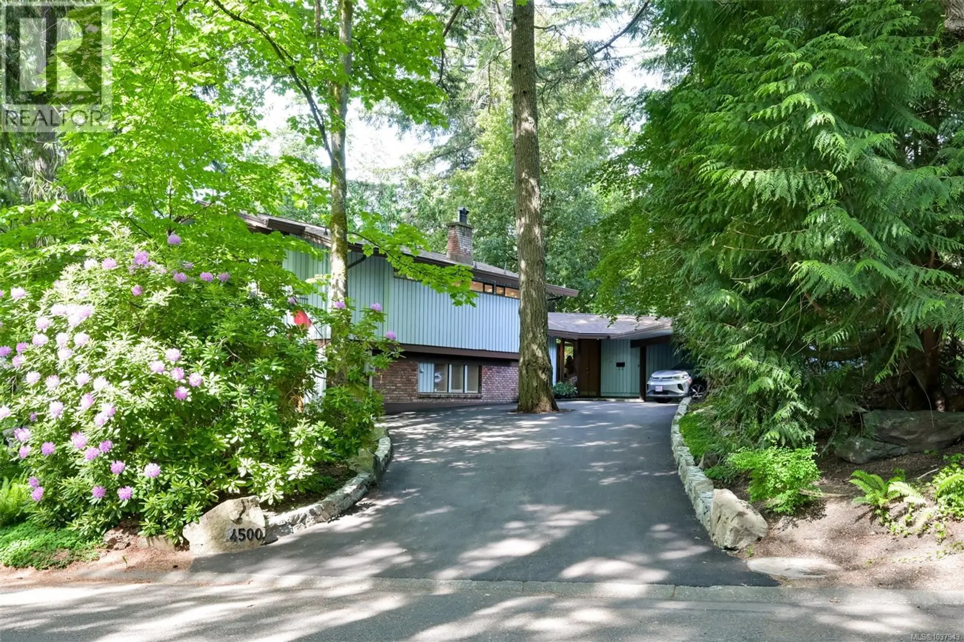 Property at 4500 Edgewood Pl, Saanich, BC