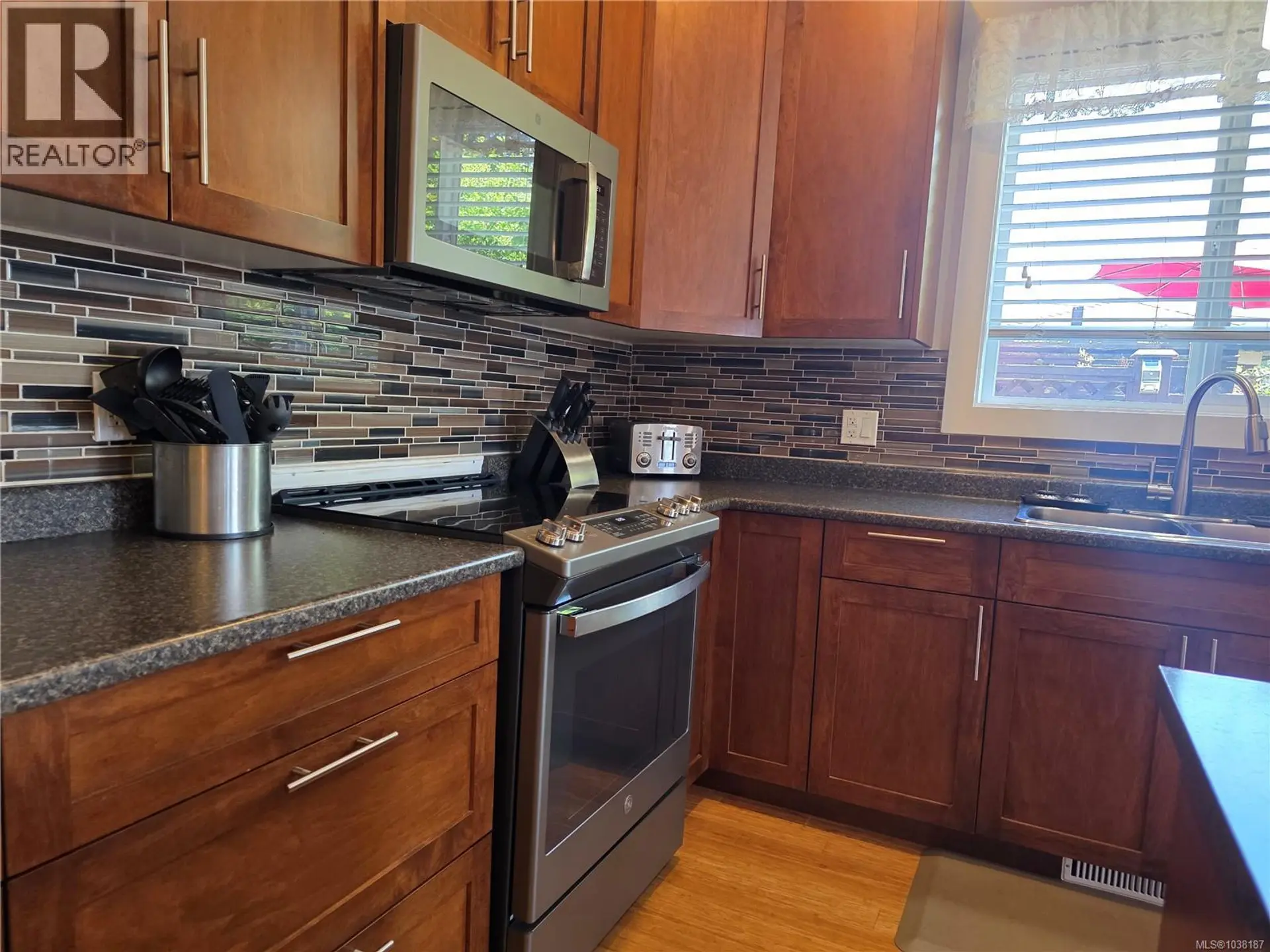 #1 3908 Marpole St - Image 2