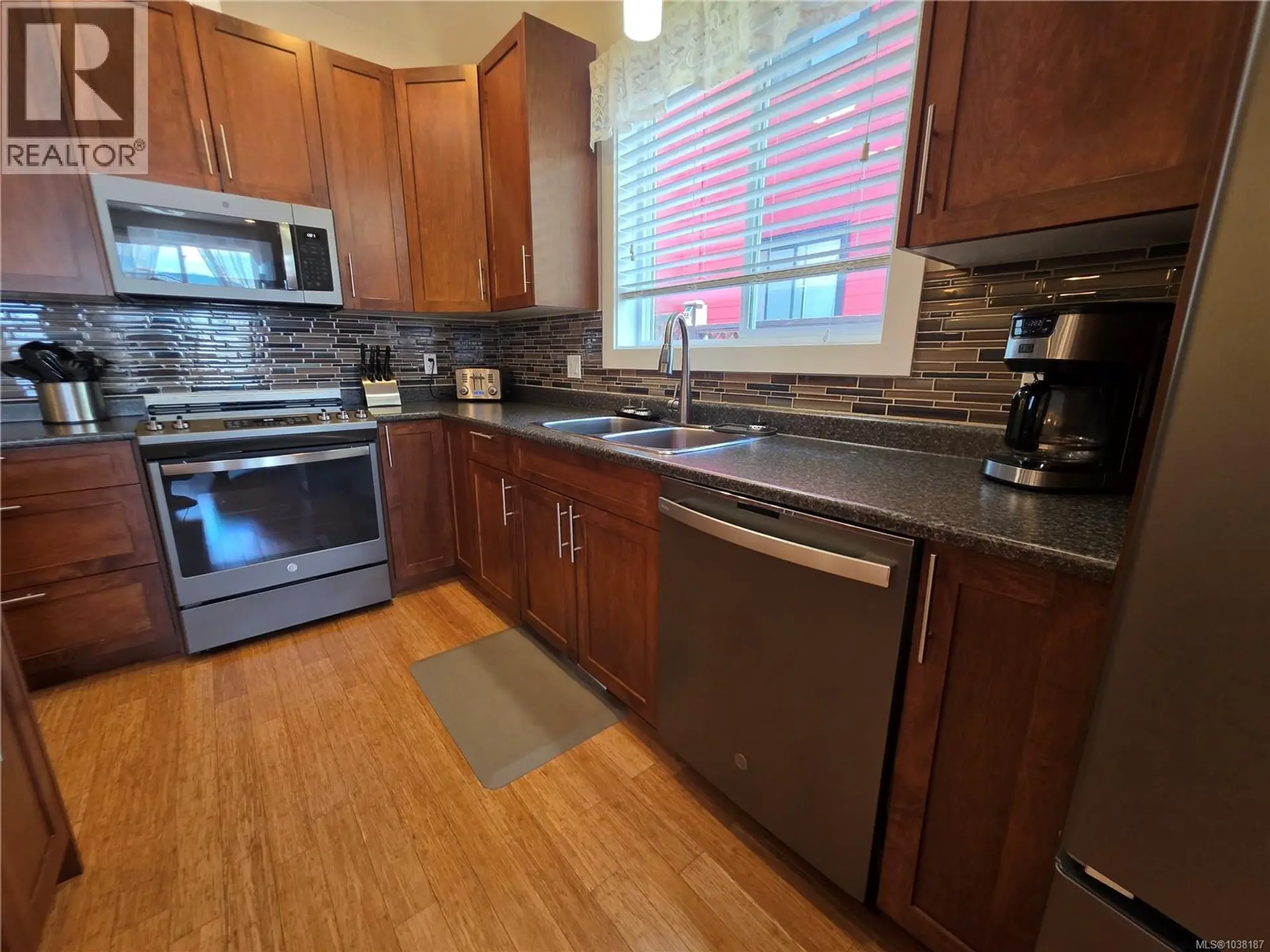 #1 3908 Marpole St - Image 3