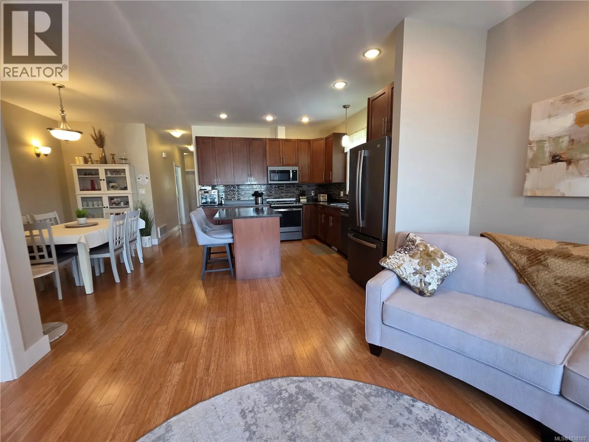 #1 3908 Marpole St - Image 4