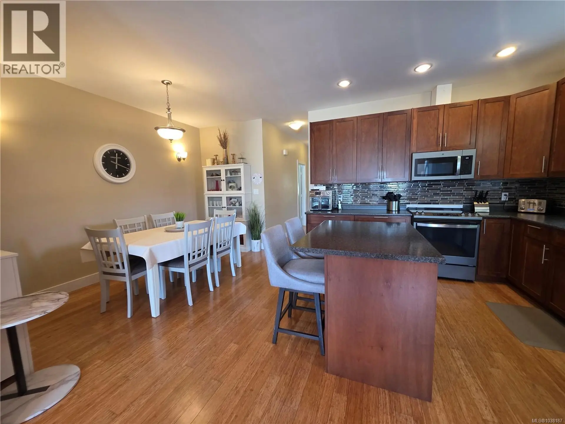 #1 3908 Marpole St - Image 8