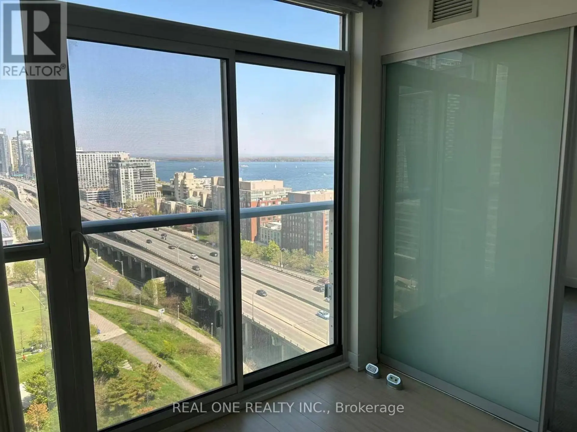 #2203 75 QUEENS WHARF ROAD - Image 11