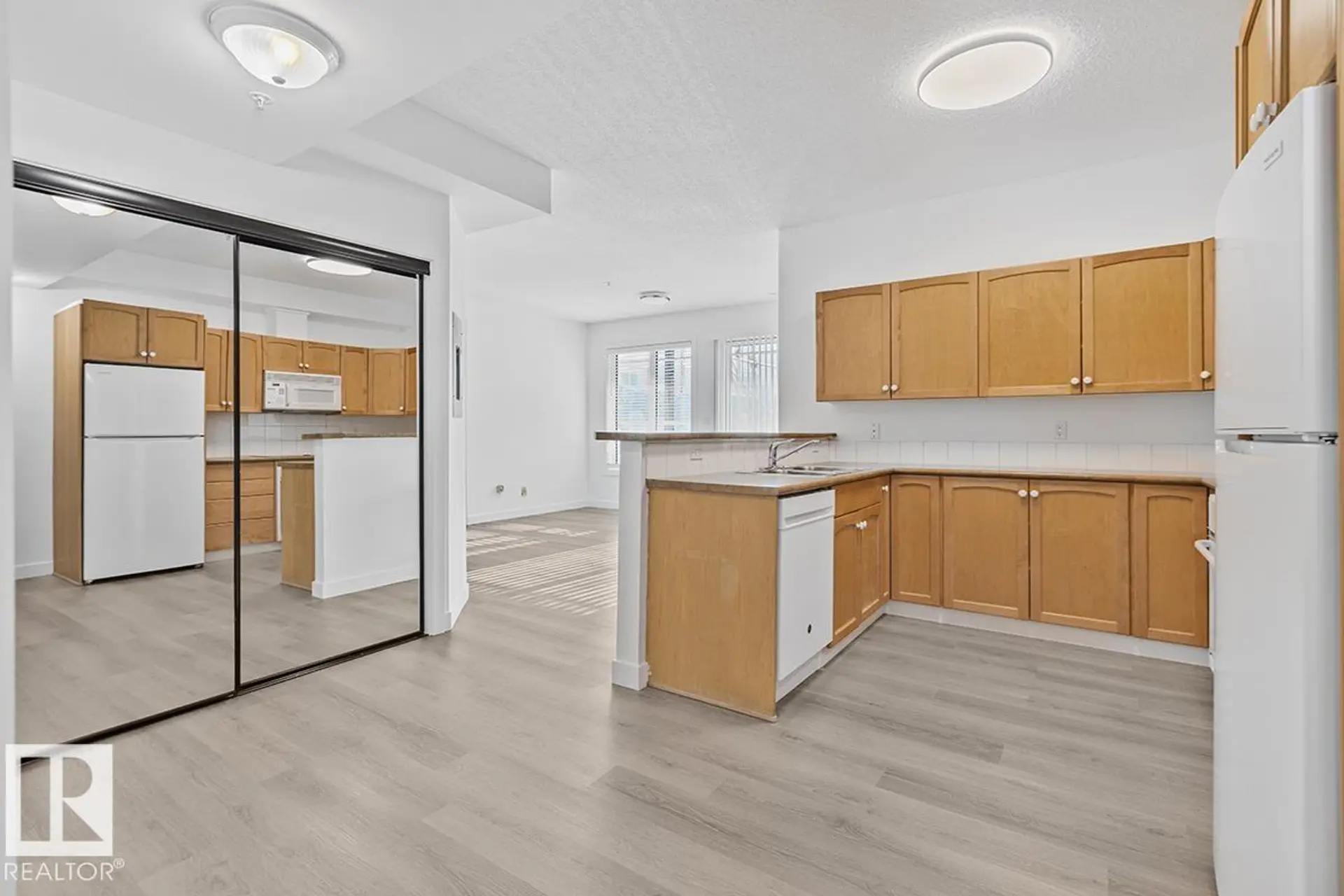 #117 10717 83 AV NW - Image 6