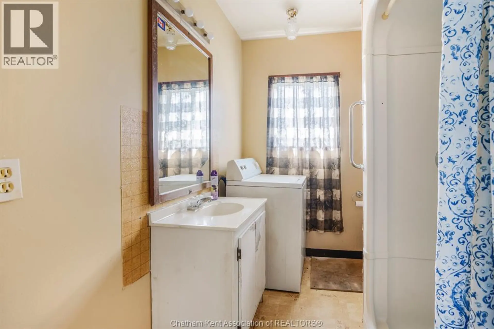 8 Gray STREET - Image 11