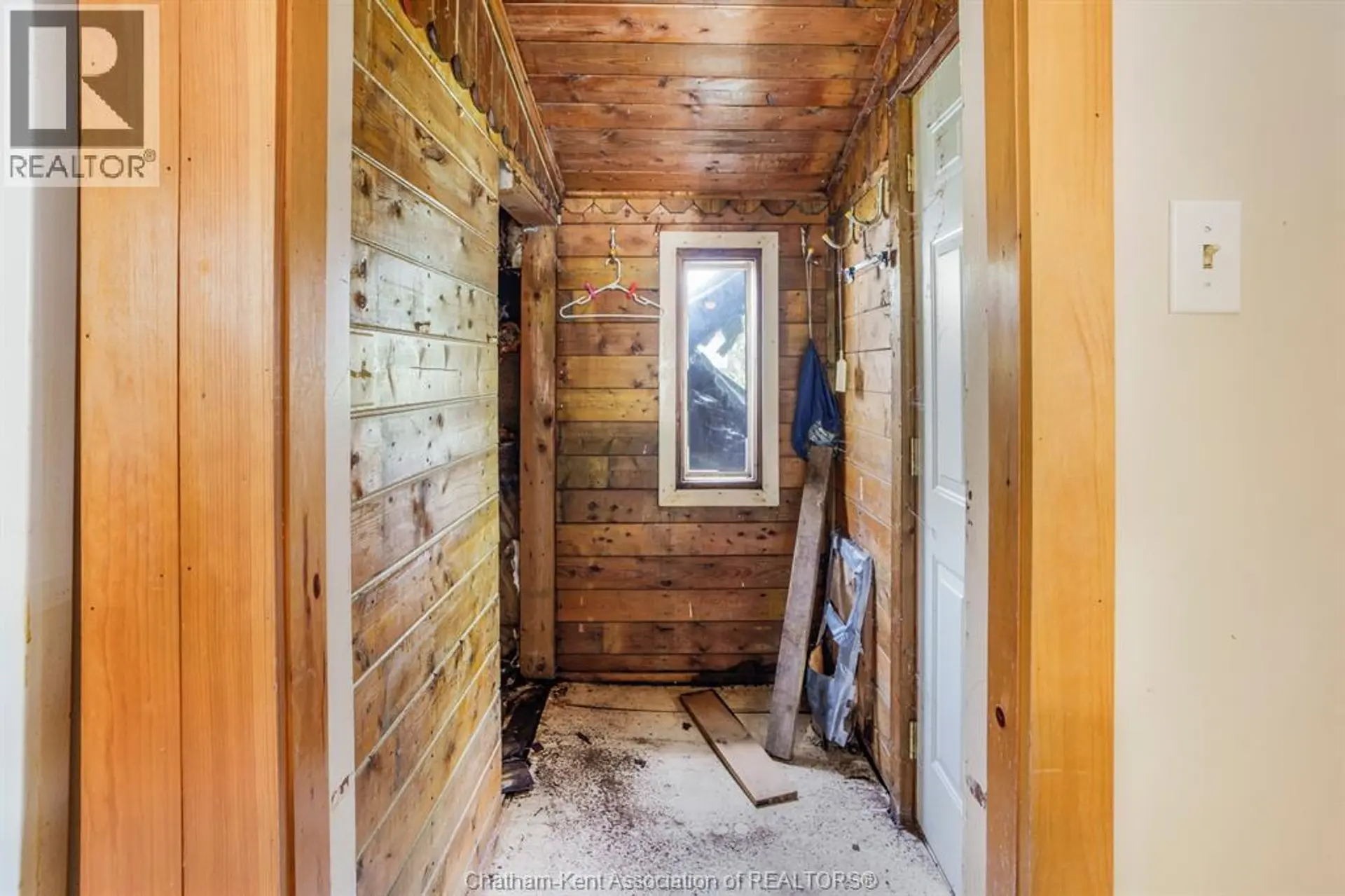 8 Gray STREET - Image 12