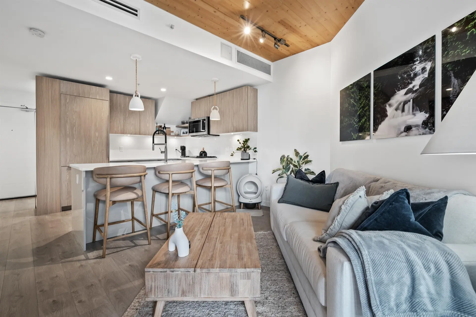 #614 108 E 8th Street - Image 4