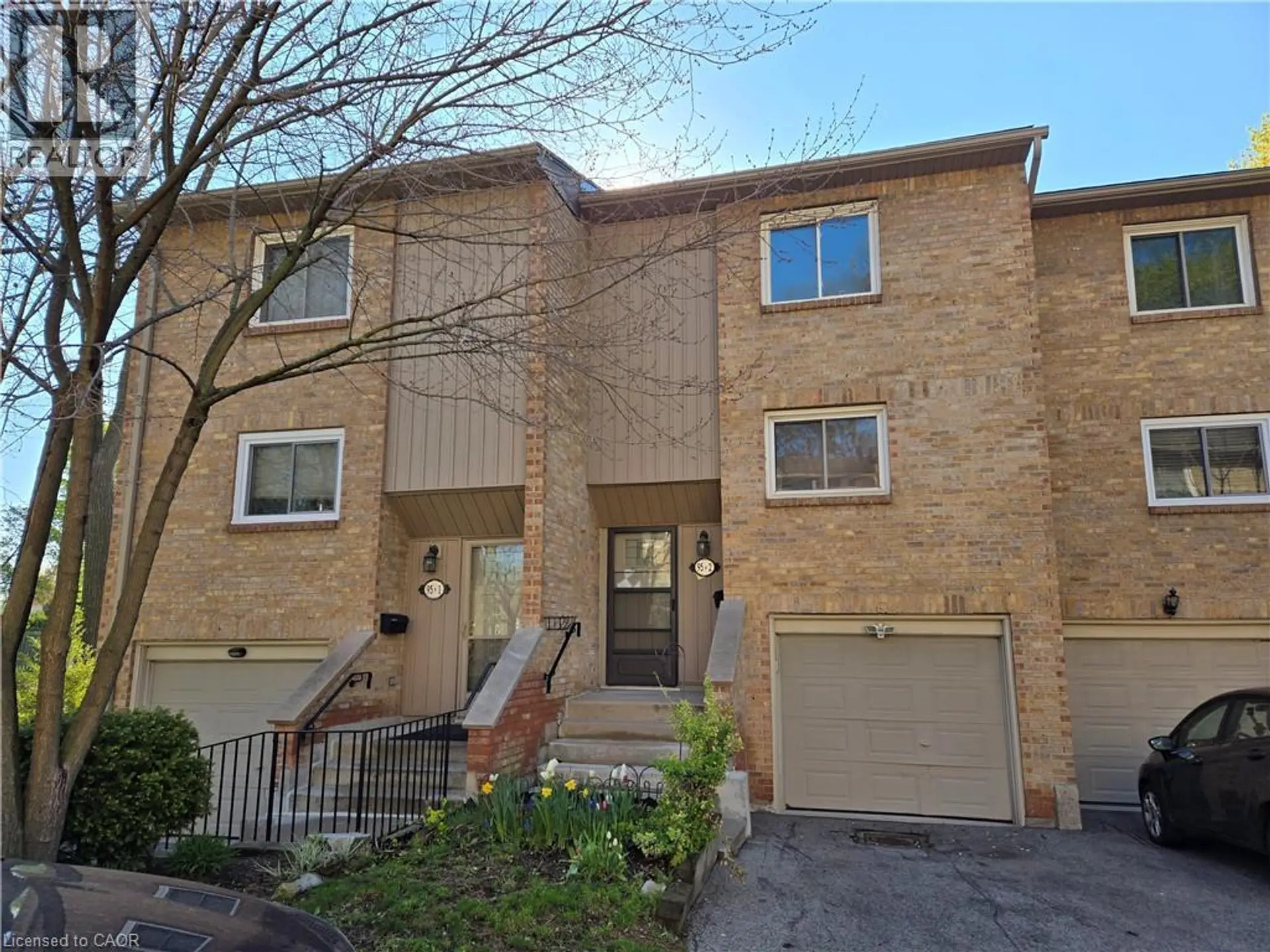 #2 95 FONTHILL Road - Image 1