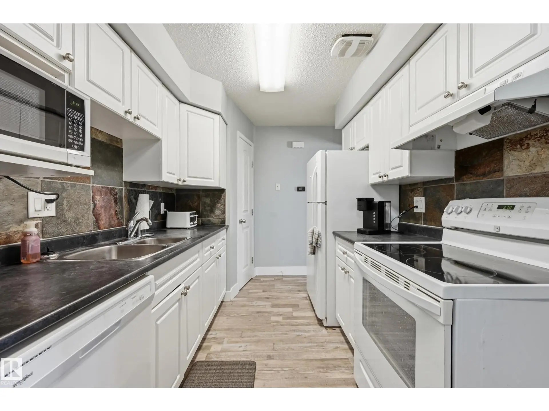 #9 8020 141 AV NW - Image 6