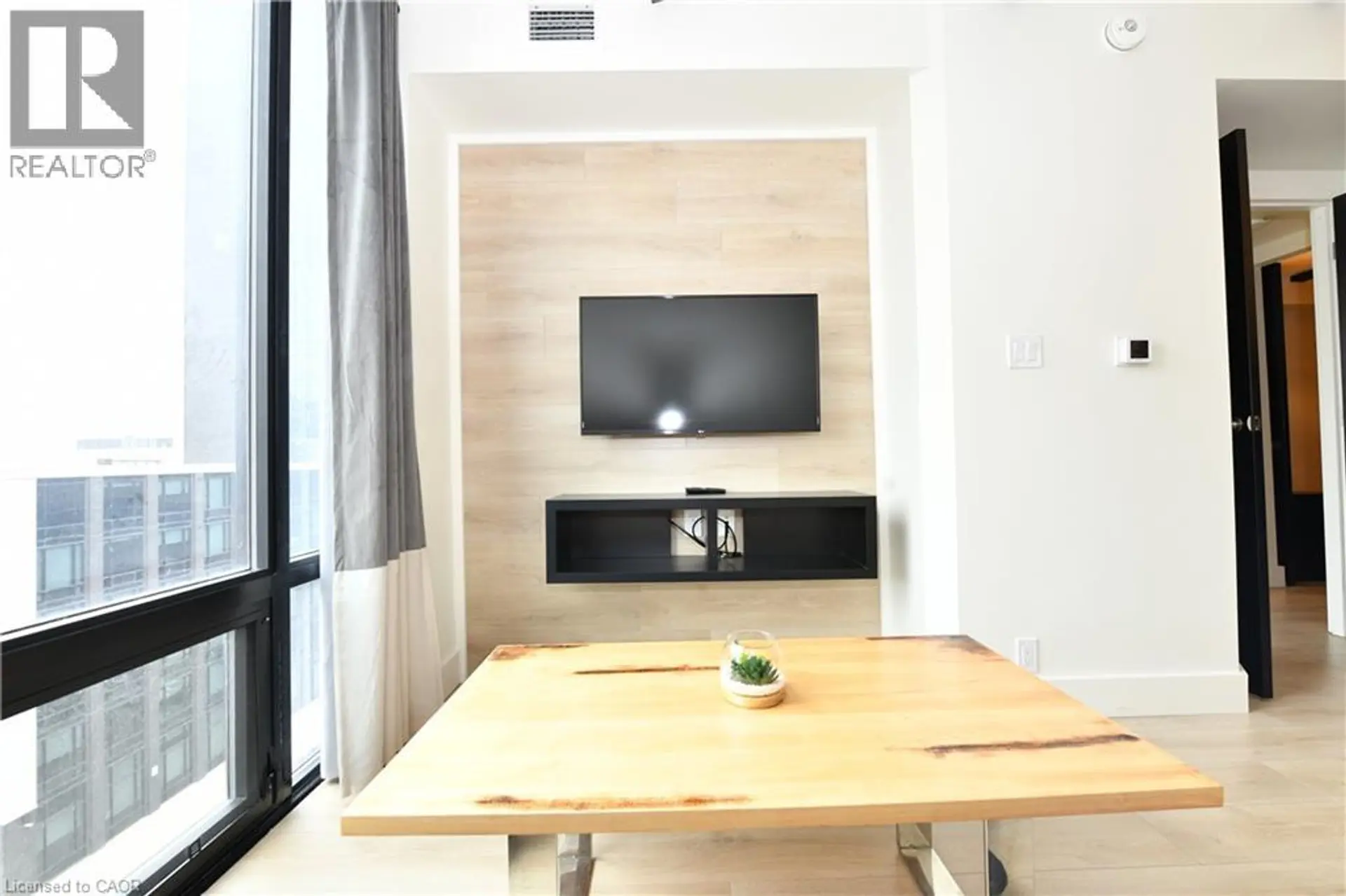 #736 145 W COLUMBIA Street W - Image 3