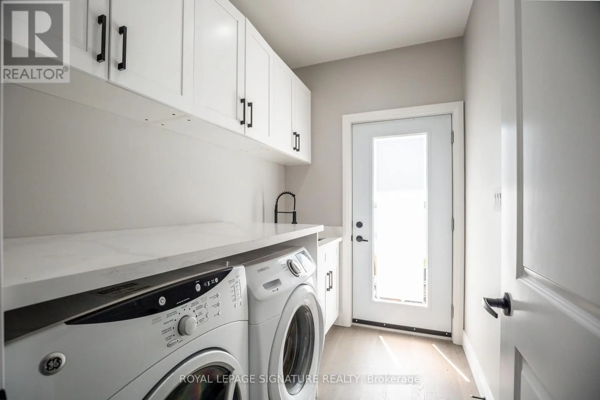 35 YOUNG STREET - Image 12