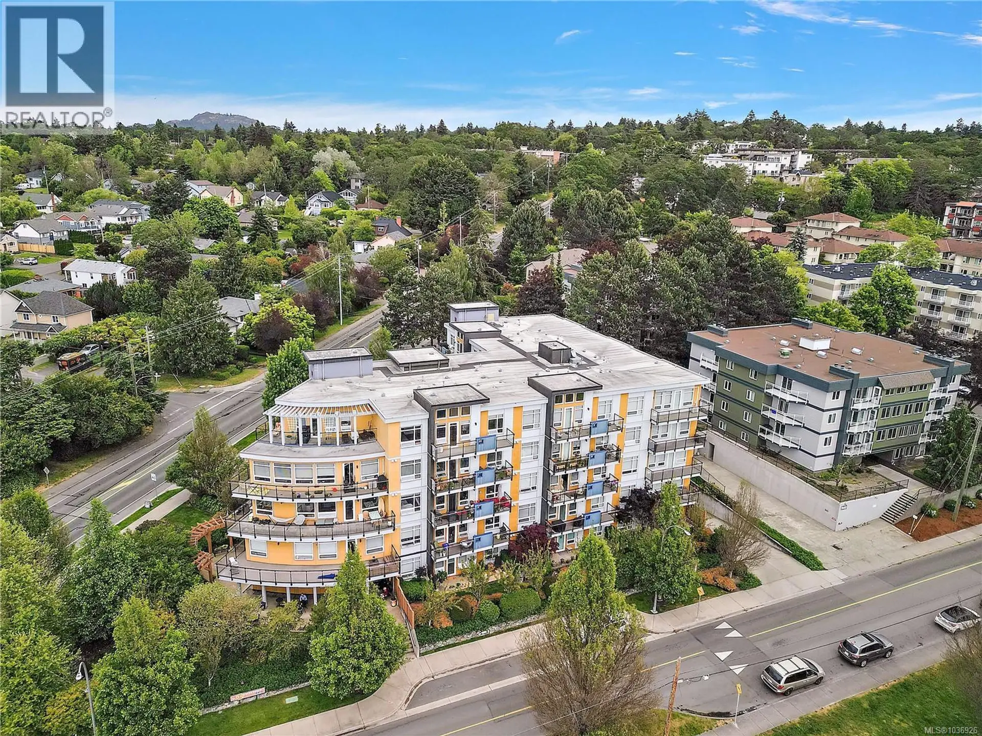 Property at #307 935 Cloverdale Ave, Saanich, BC
