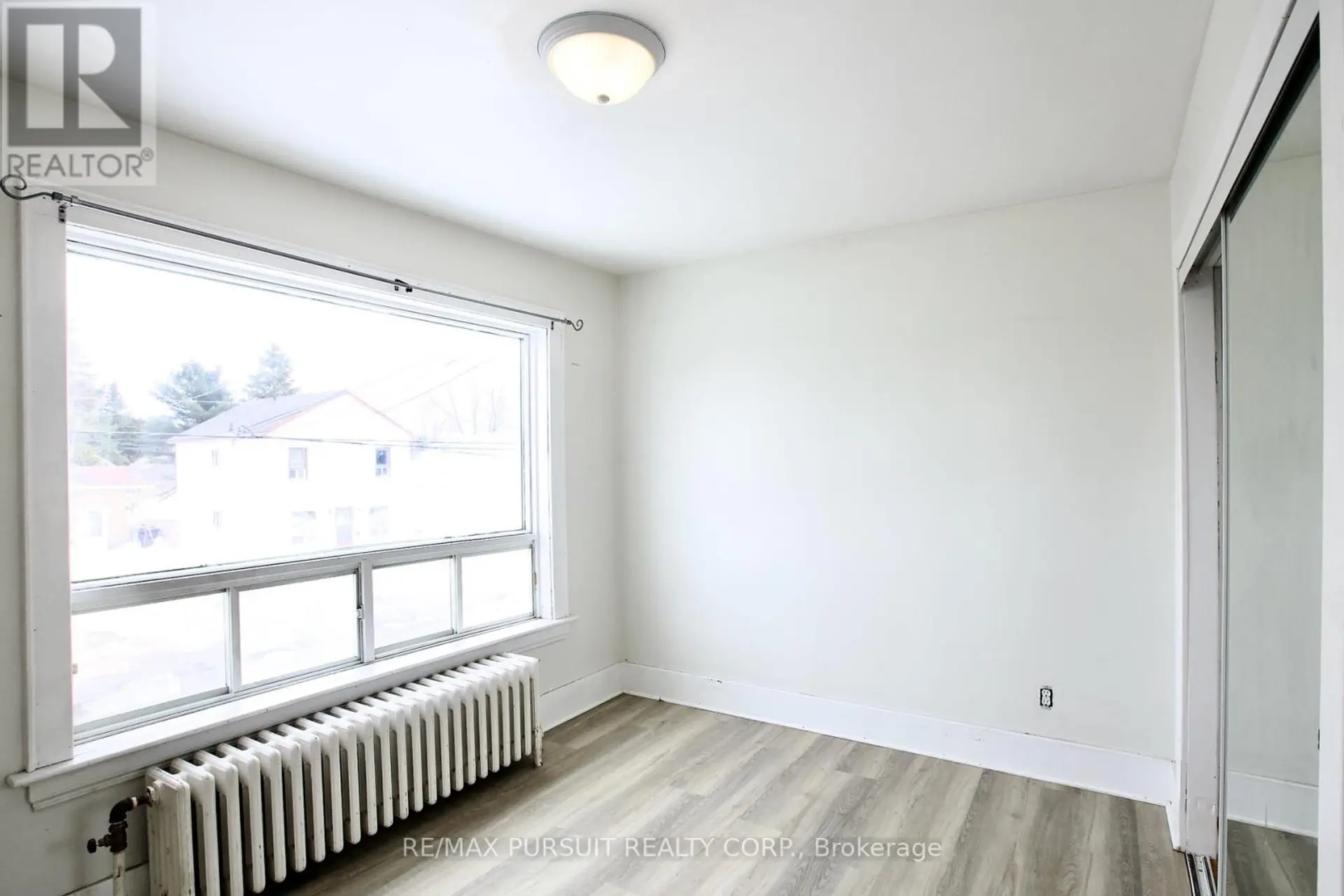 99 DUNCAN AVENUE S - Image 4