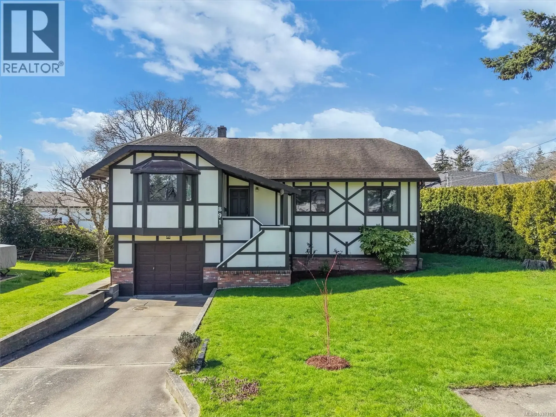 Property at 891 Lavender Ave, Saanich, BC