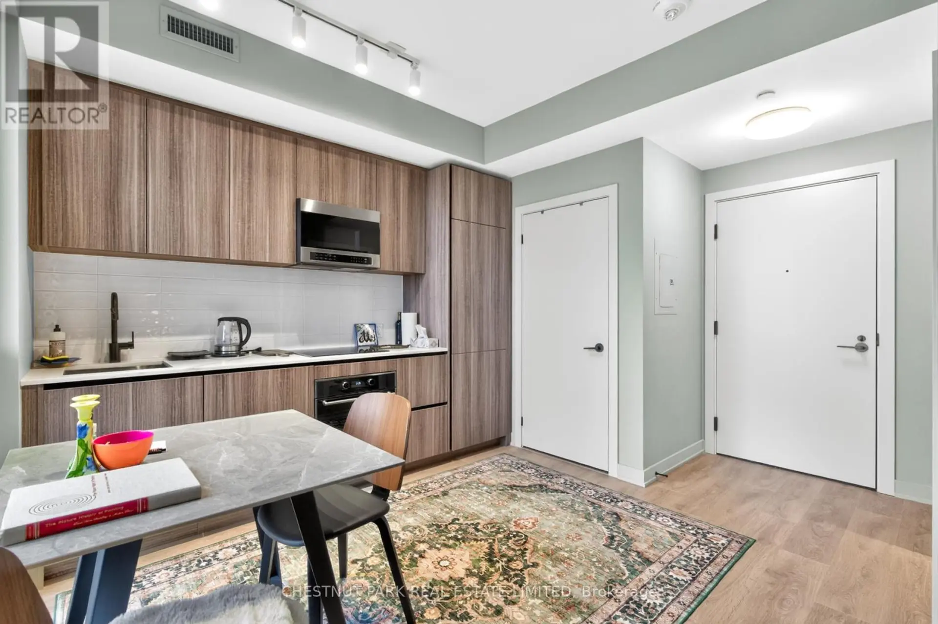 #2810 117 BROADWAY AVENUE - Image 3