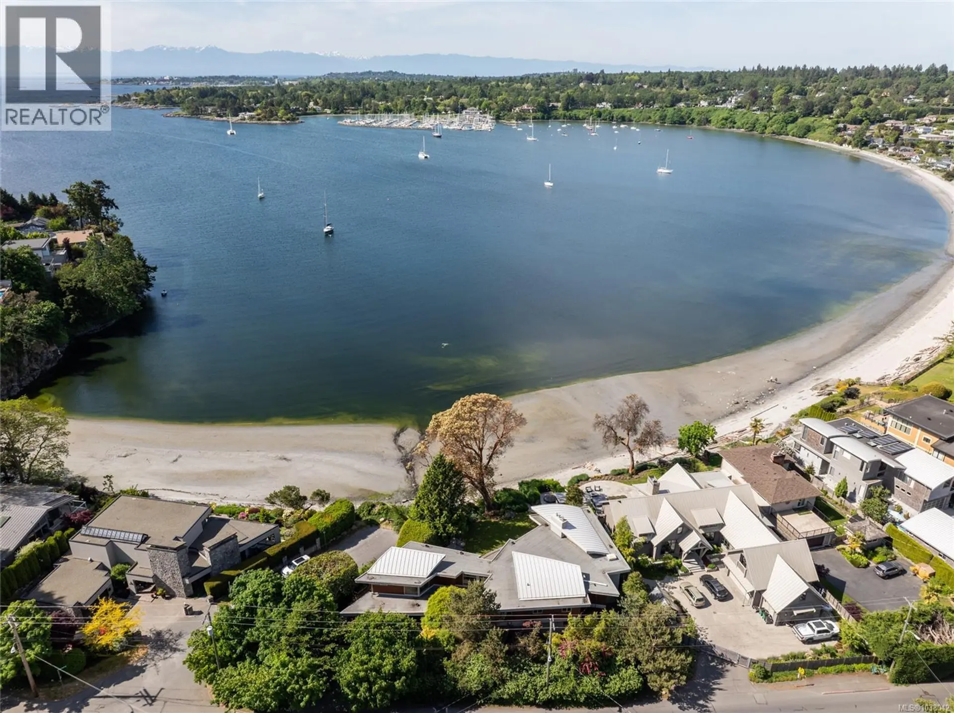 Property at 3931 Cadboro Bay Rd, Saanich, BC