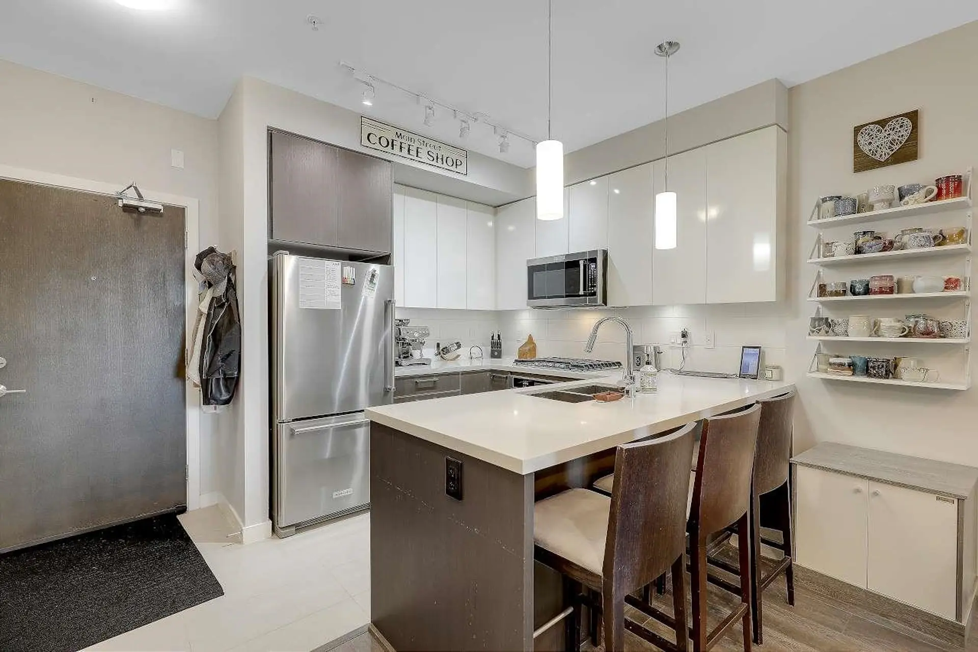 #123 22 East Royal Avenue - Image 3