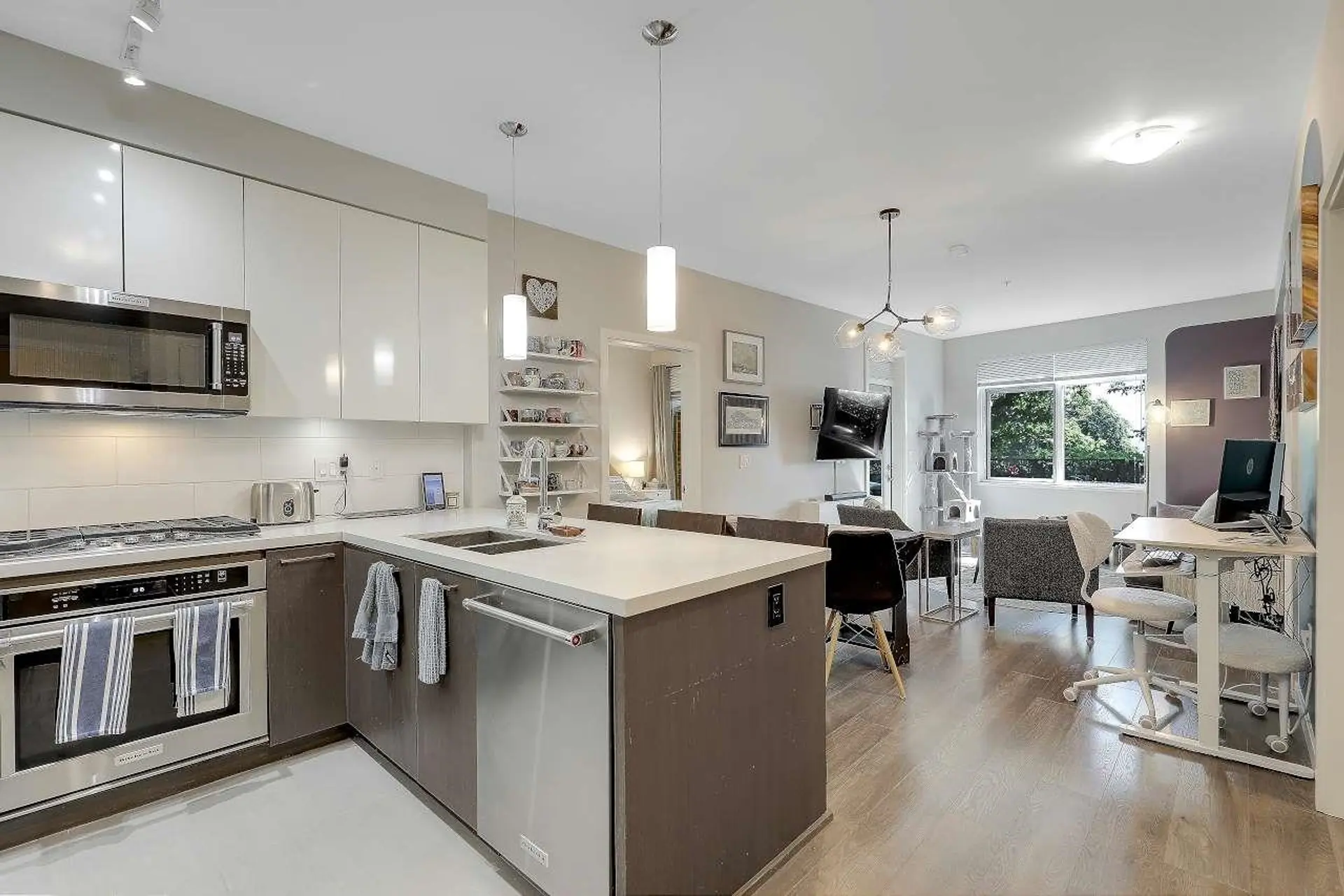 #123 22 East Royal Avenue - Image 4