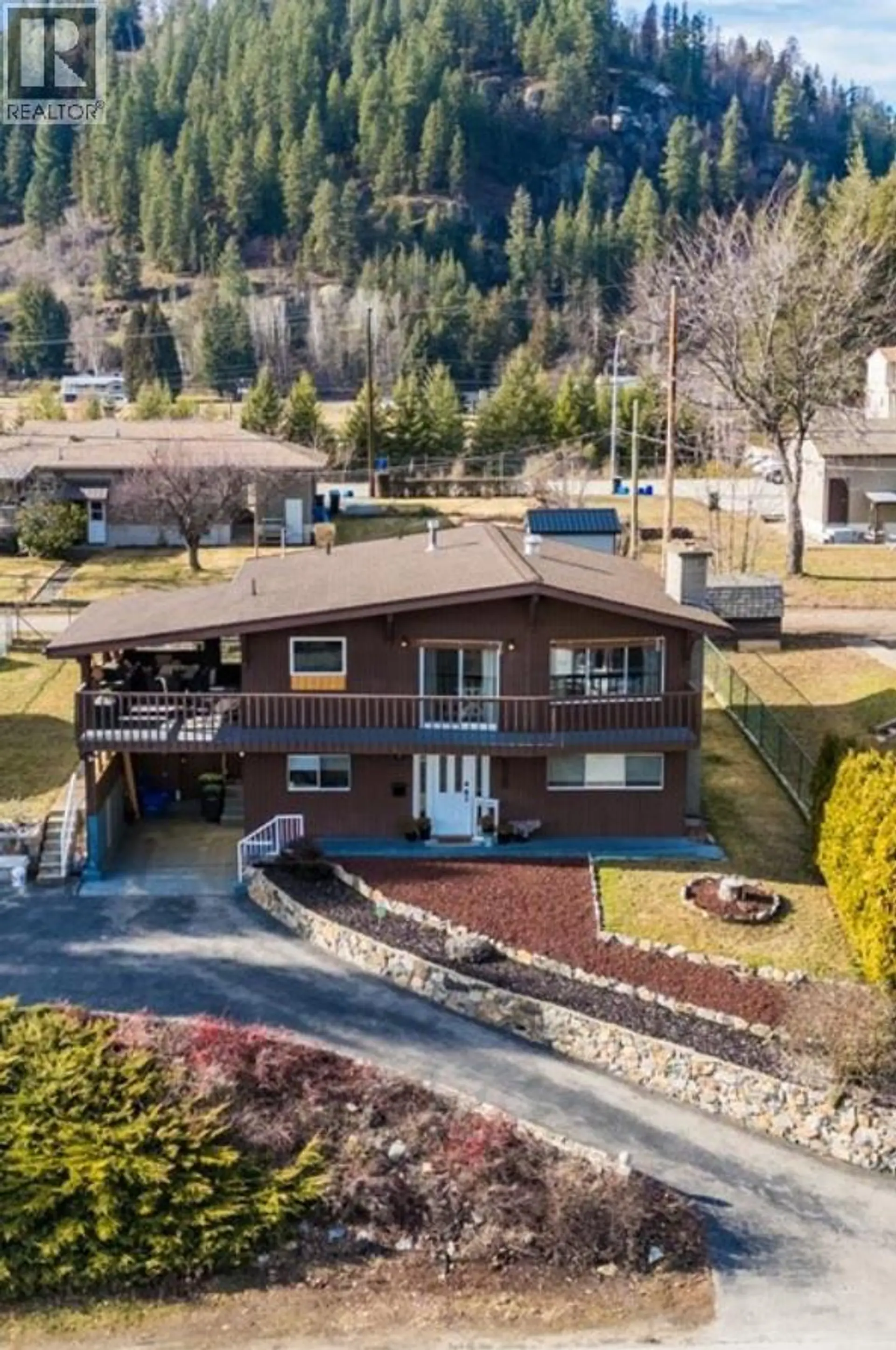 Property at 520 10th Avenue, Castlegar, BC