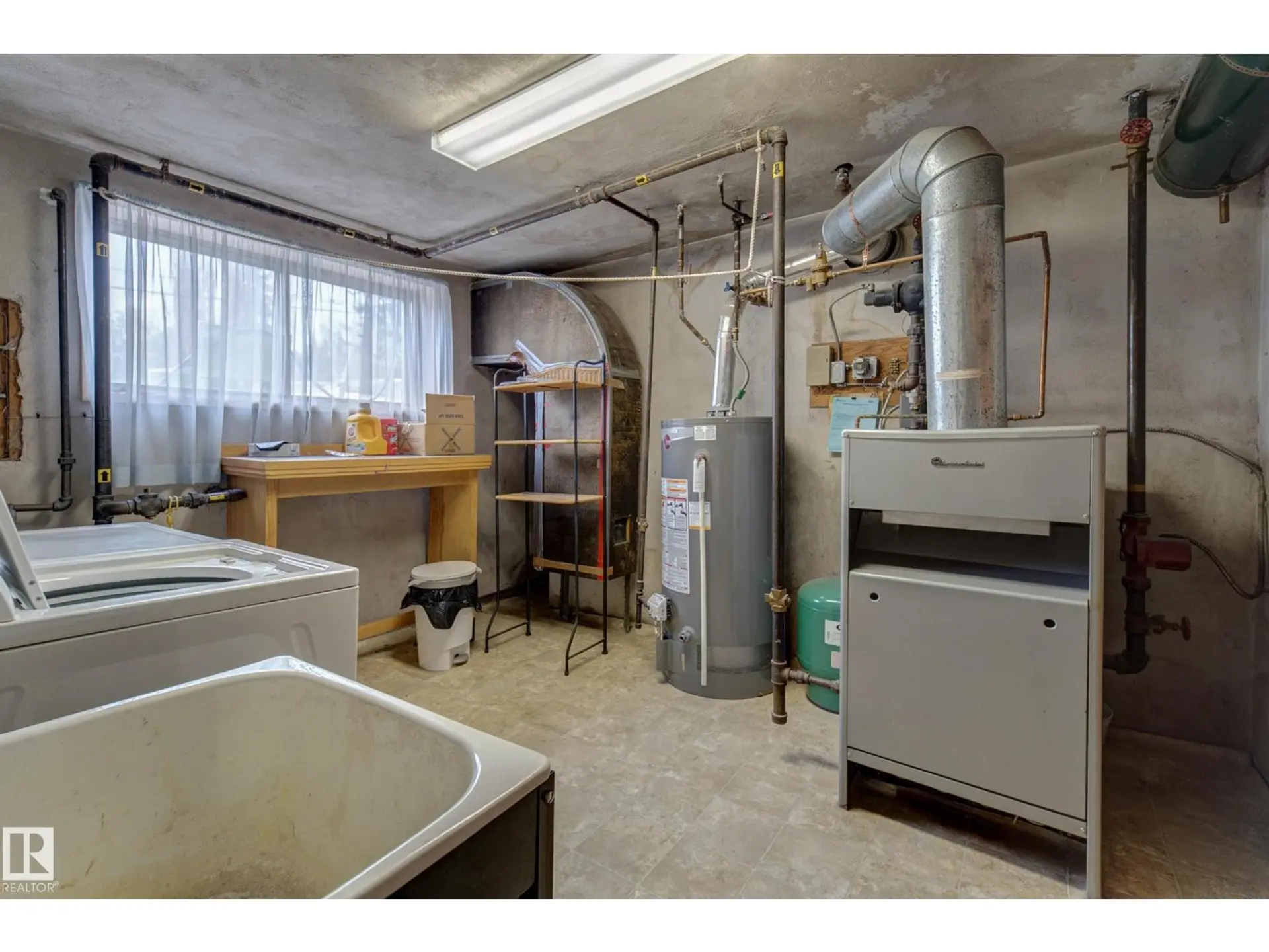 9749 88 AV NW - Image 12