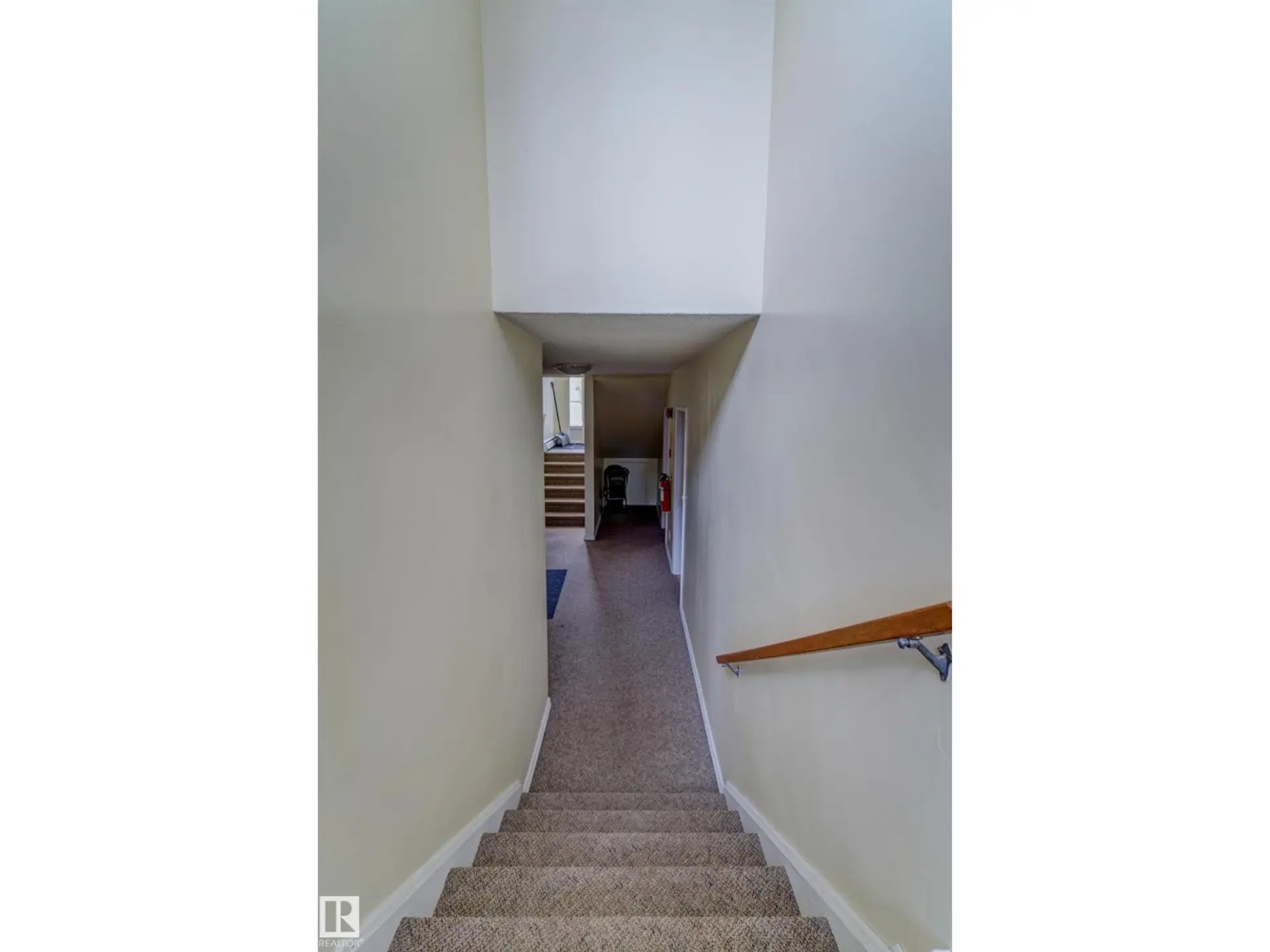 9749 88 AV NW - Image 15