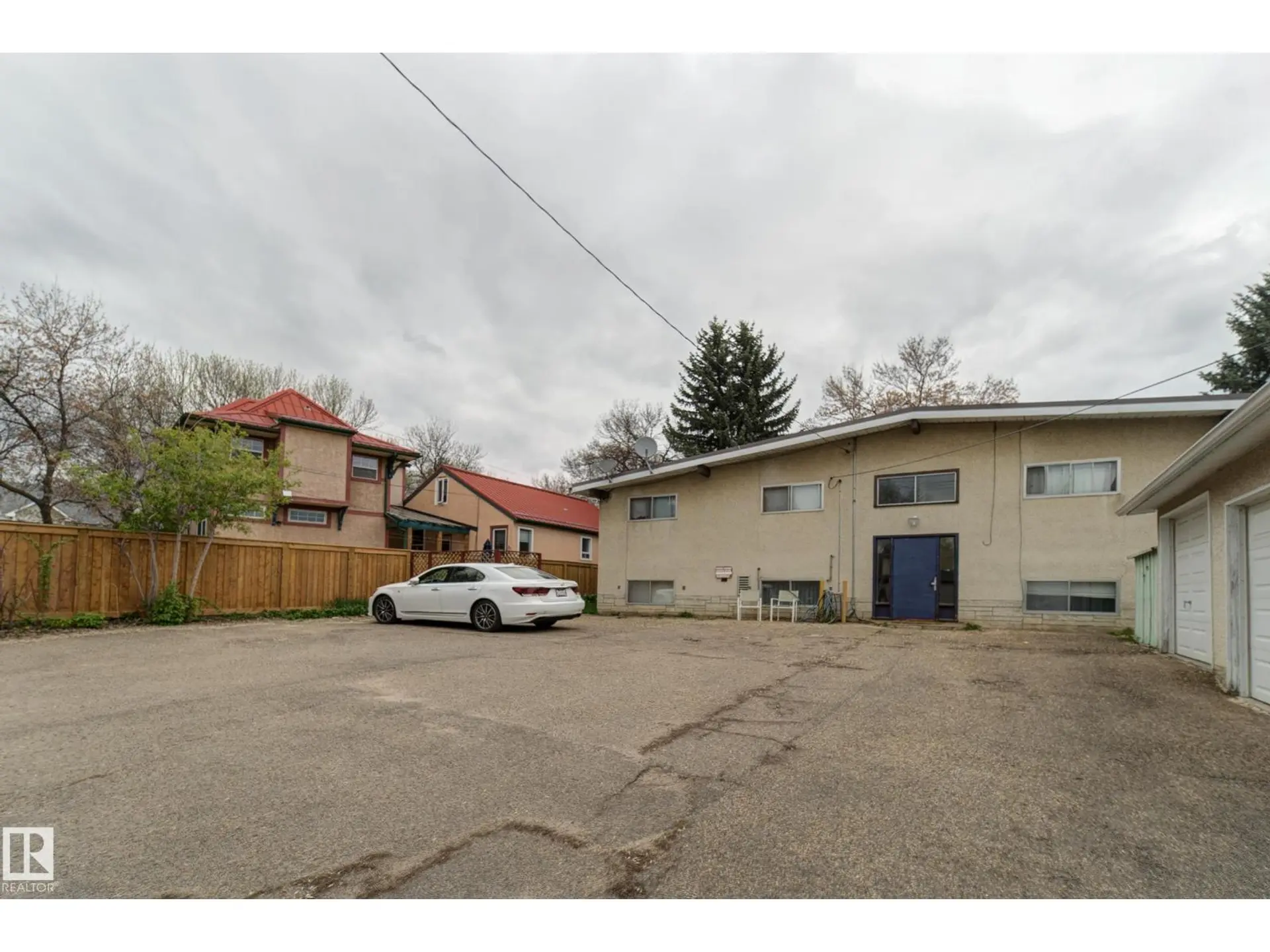 9749 88 AV NW - Image 18