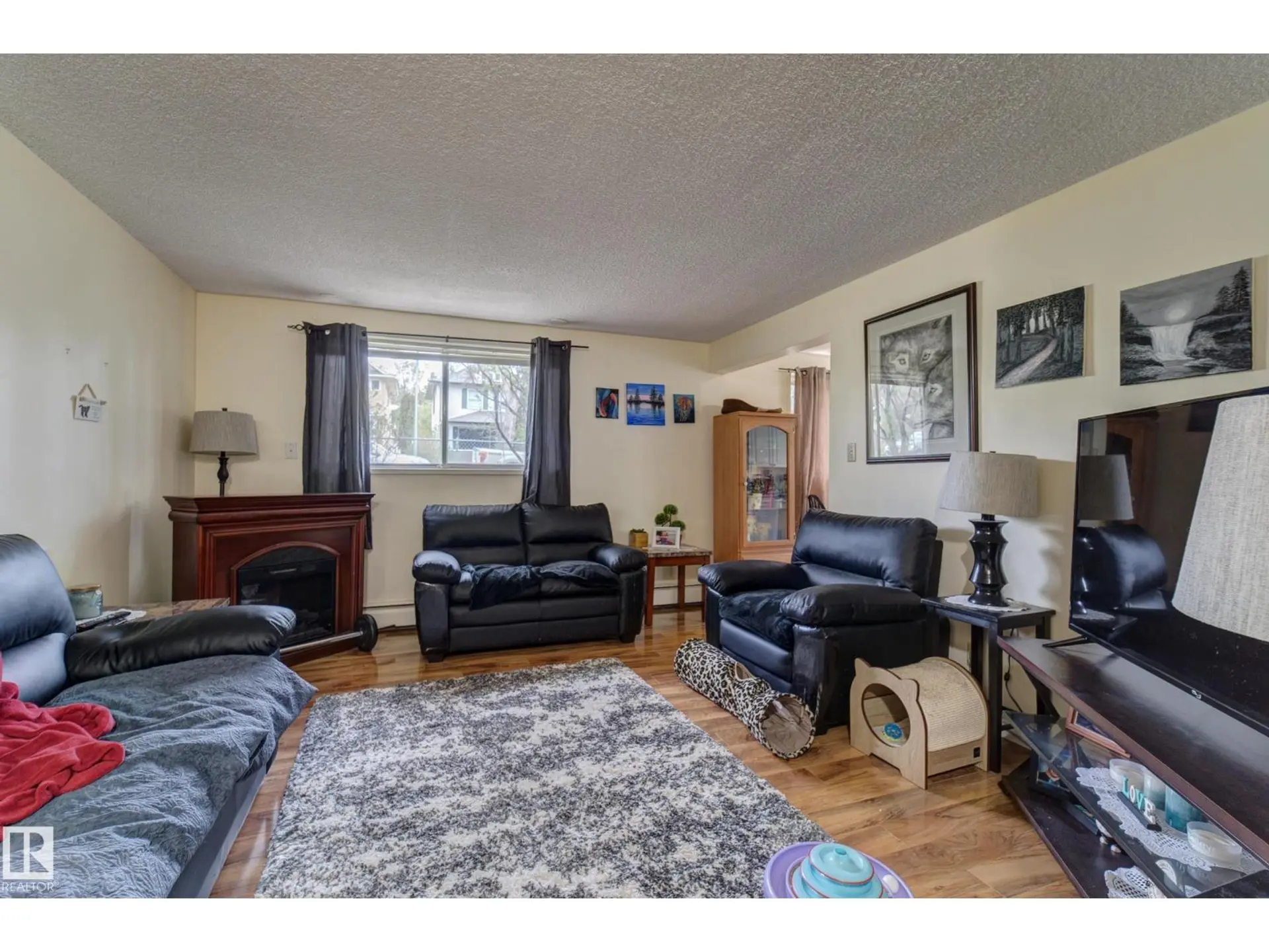9749 88 AV NW - Image 2