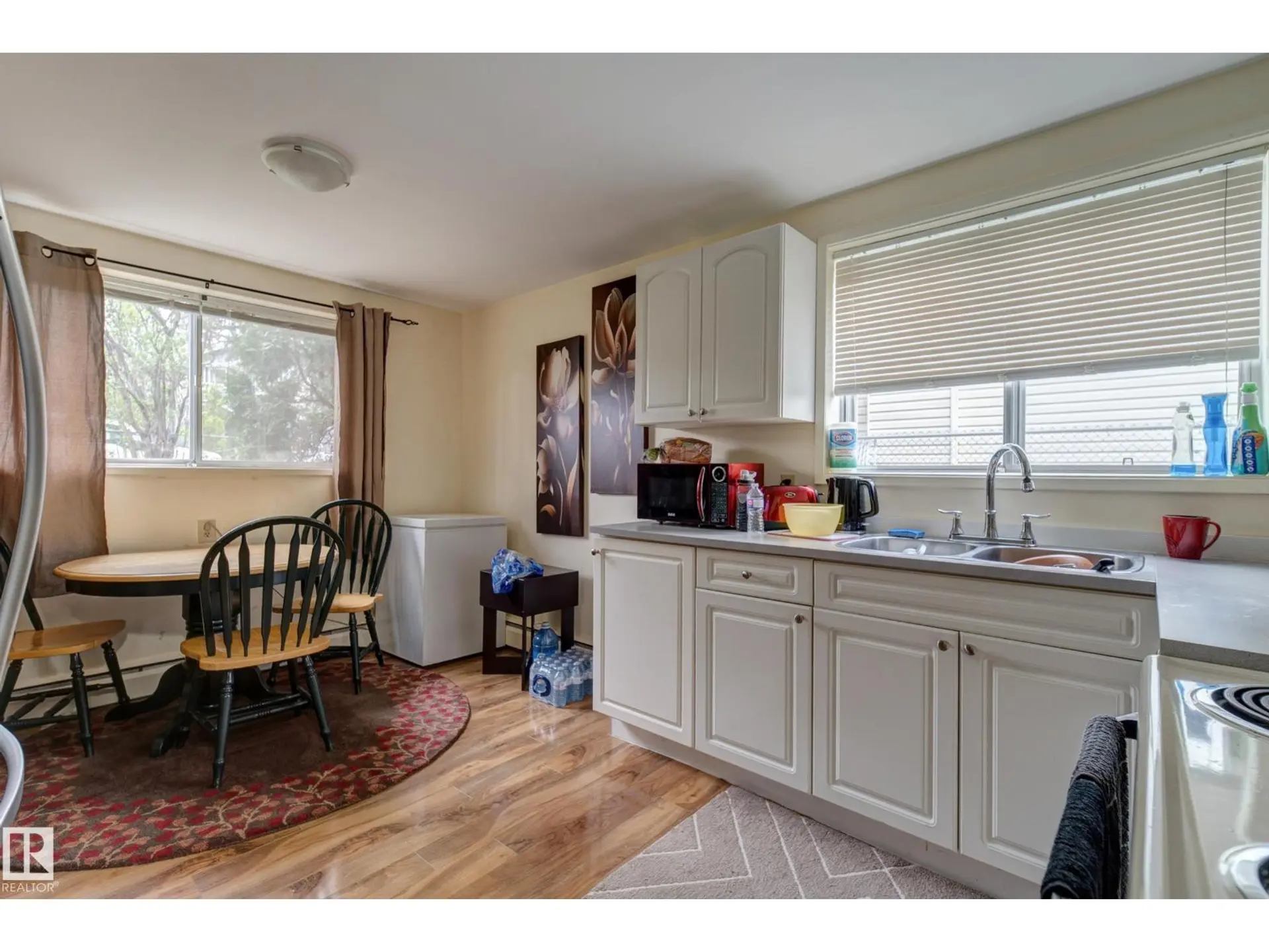 9749 88 AV NW - Image 5