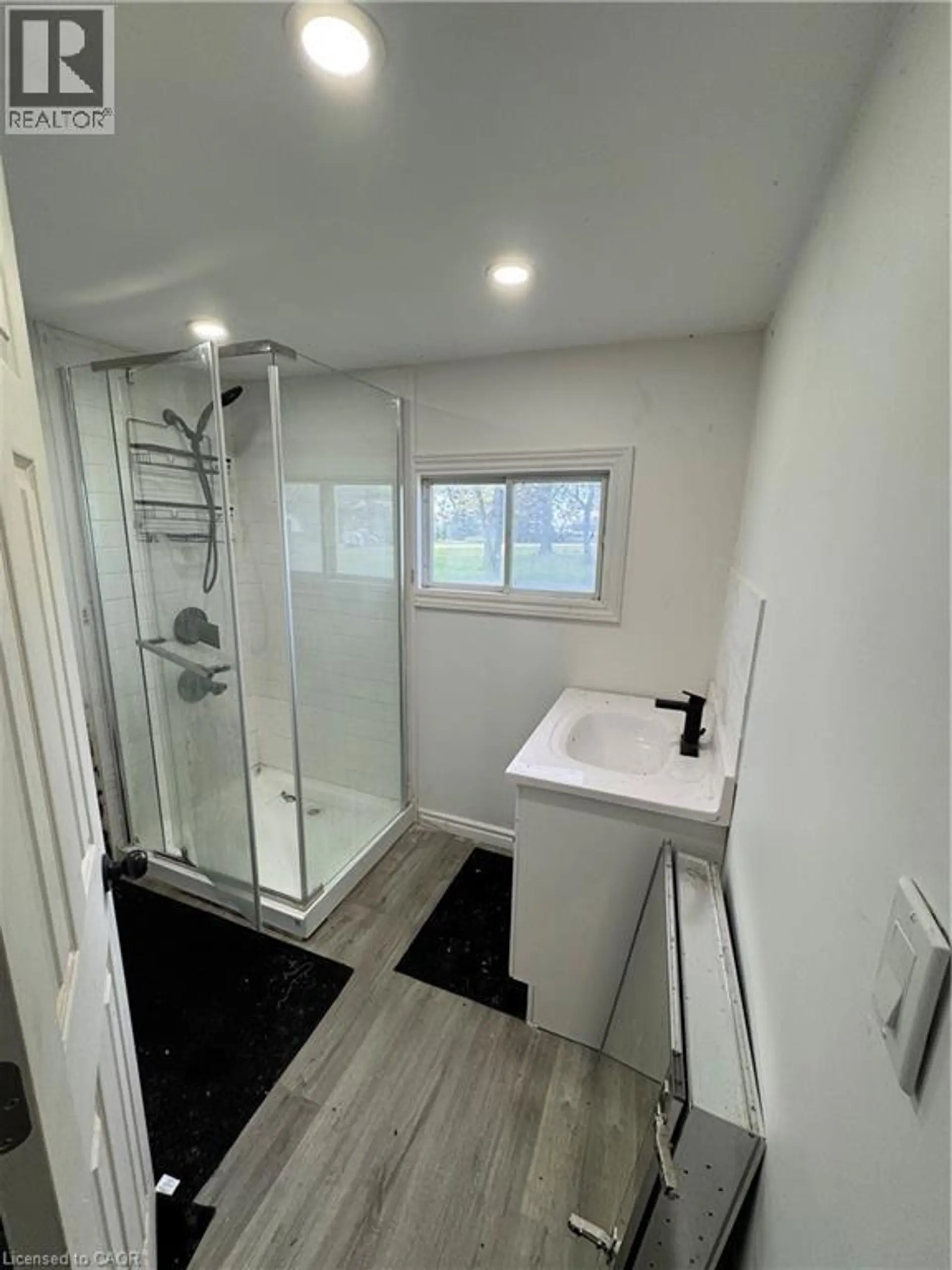 28 DERNER Line - Image 9