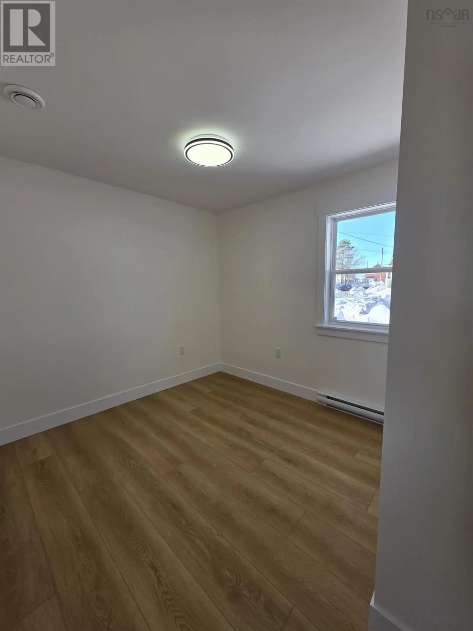 6 South Street - Image 11