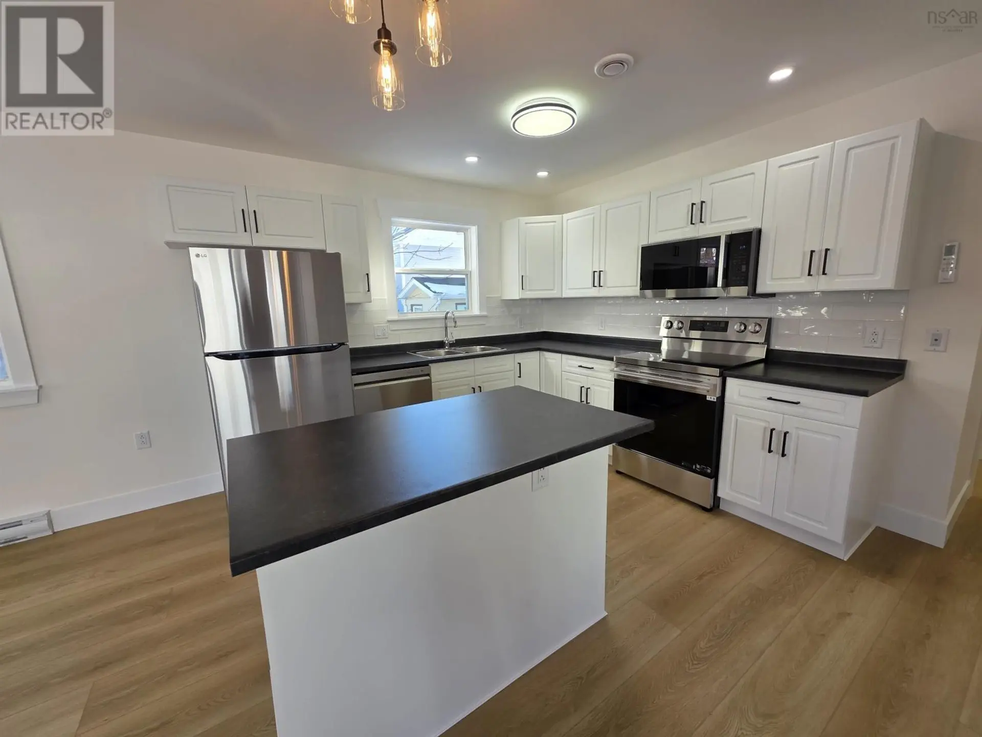 6 South Street - Image 4