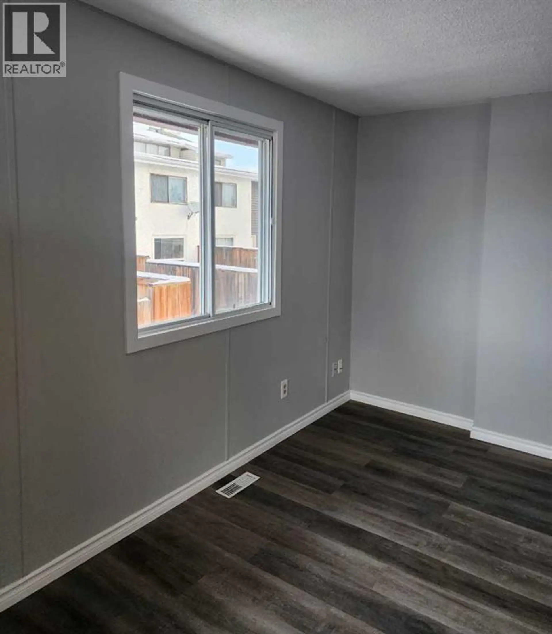 #B 1404 43 Street SE - Image 8