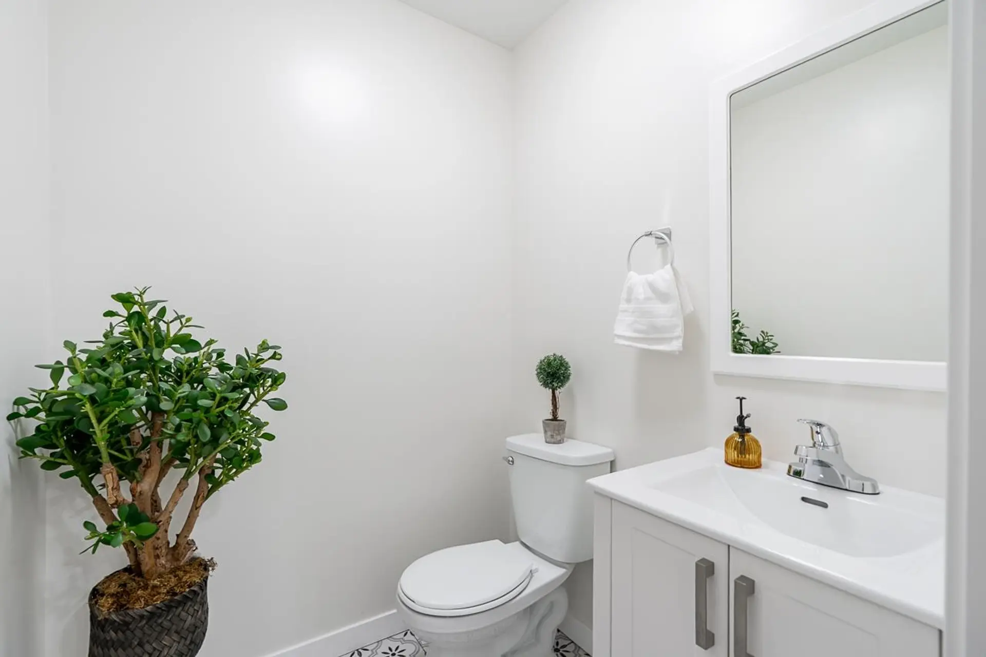 2520 Gordon Avenue - Image 7