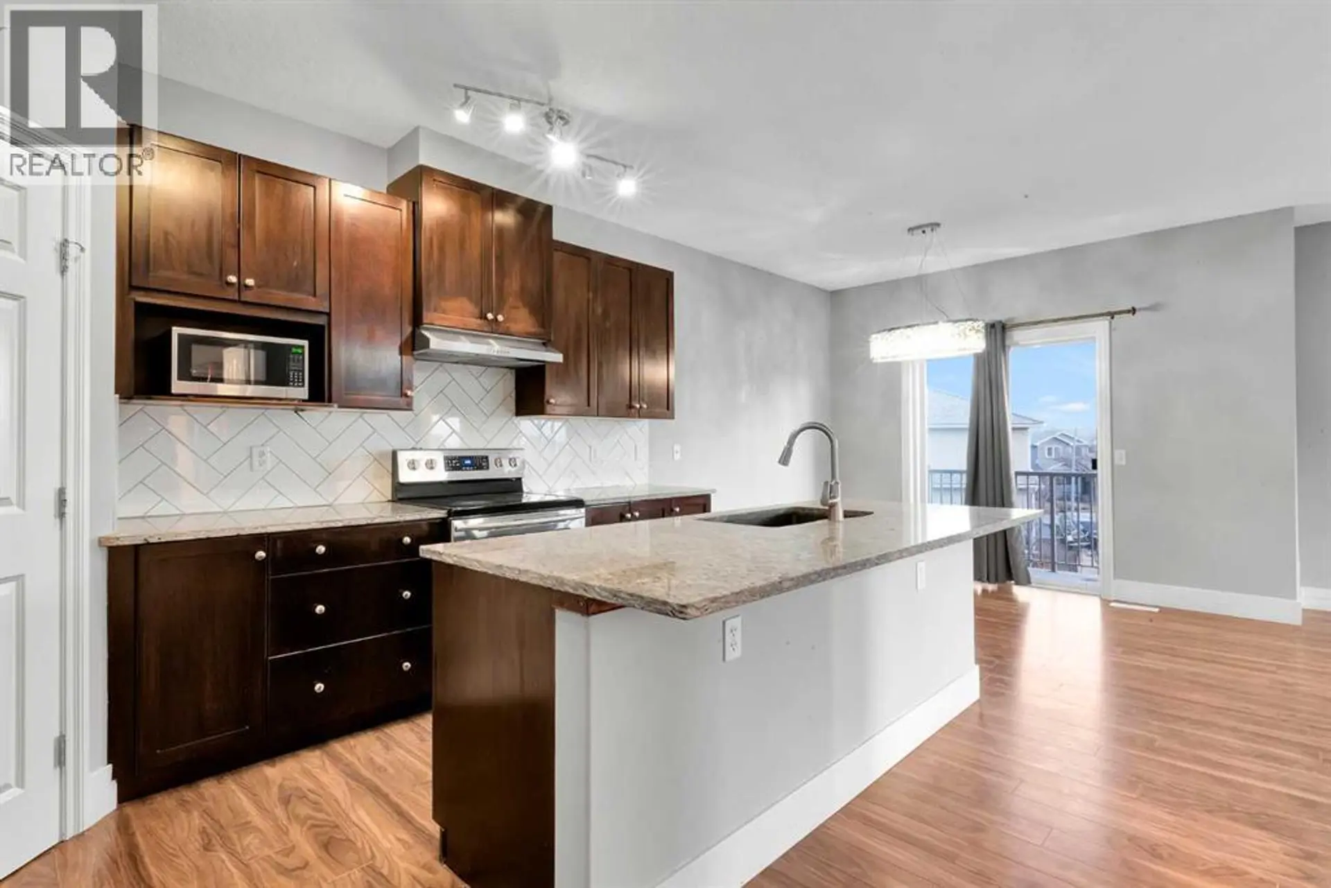 197 Royal Crest View NW - Image 4