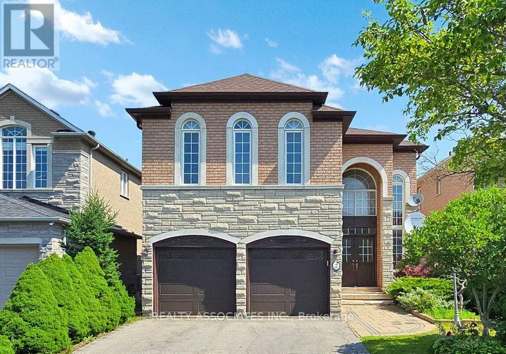 Property at 2 LORD NELSON COURT, Richmond Hill, ON