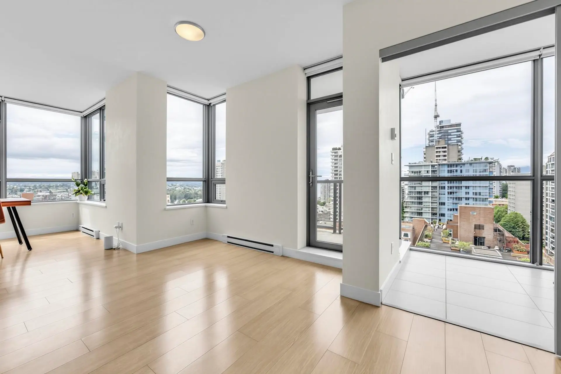 #1601 1308 Hornby Street - Image 2