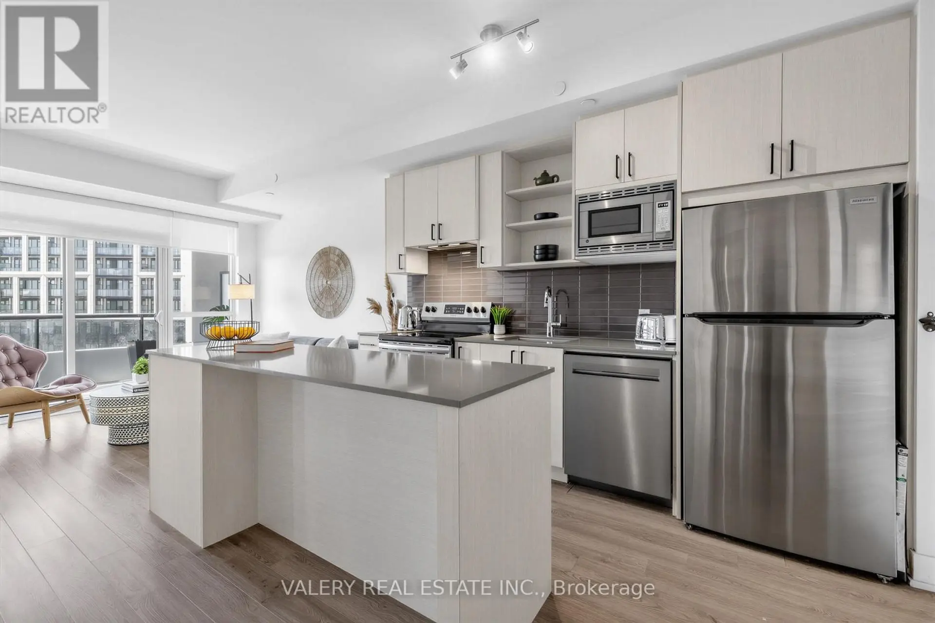#411 60 GEORGE BUTCHART DRIVE - Image 1
