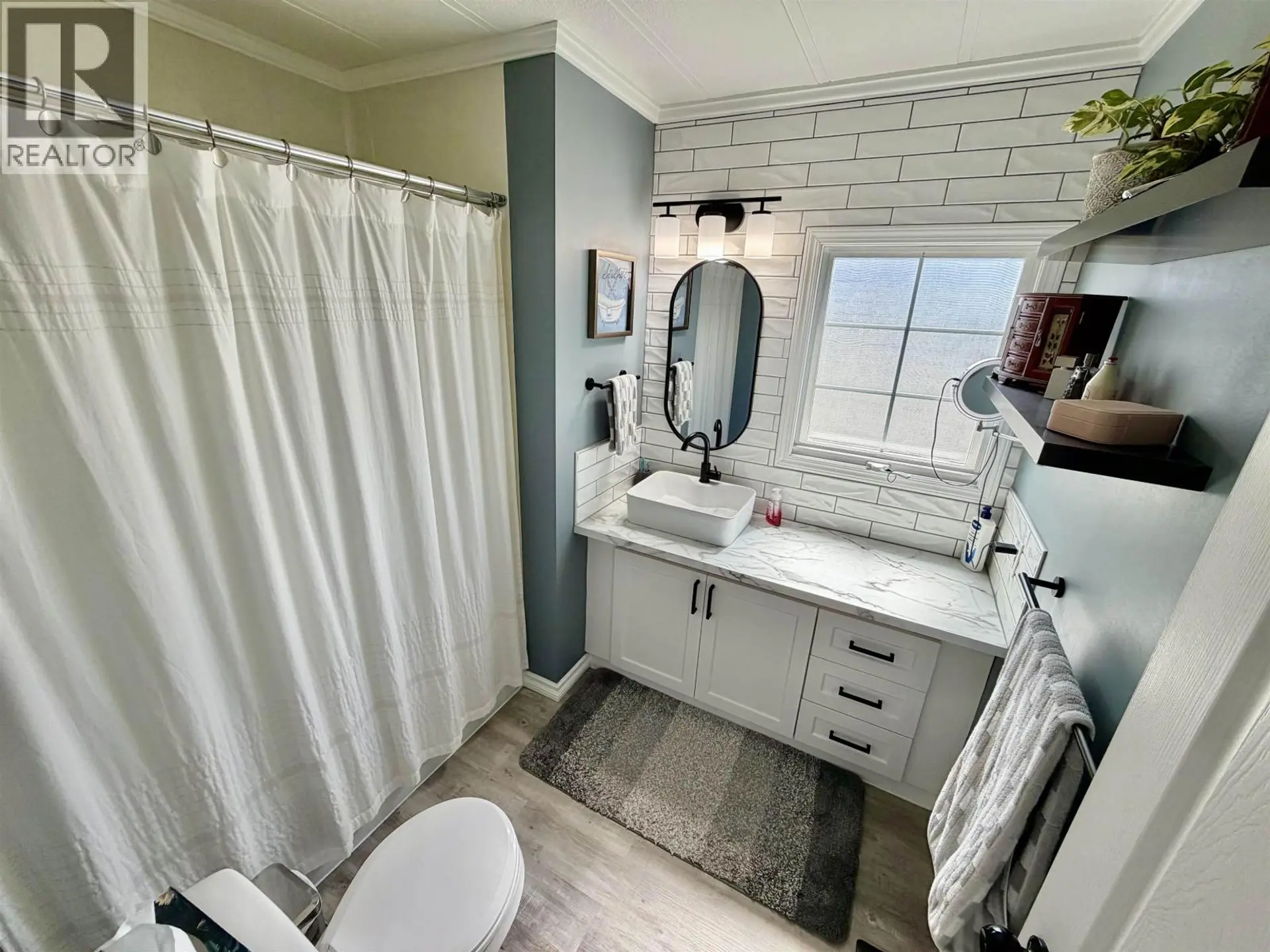 #12 770 ELEVENTH AVENUE - Image 12