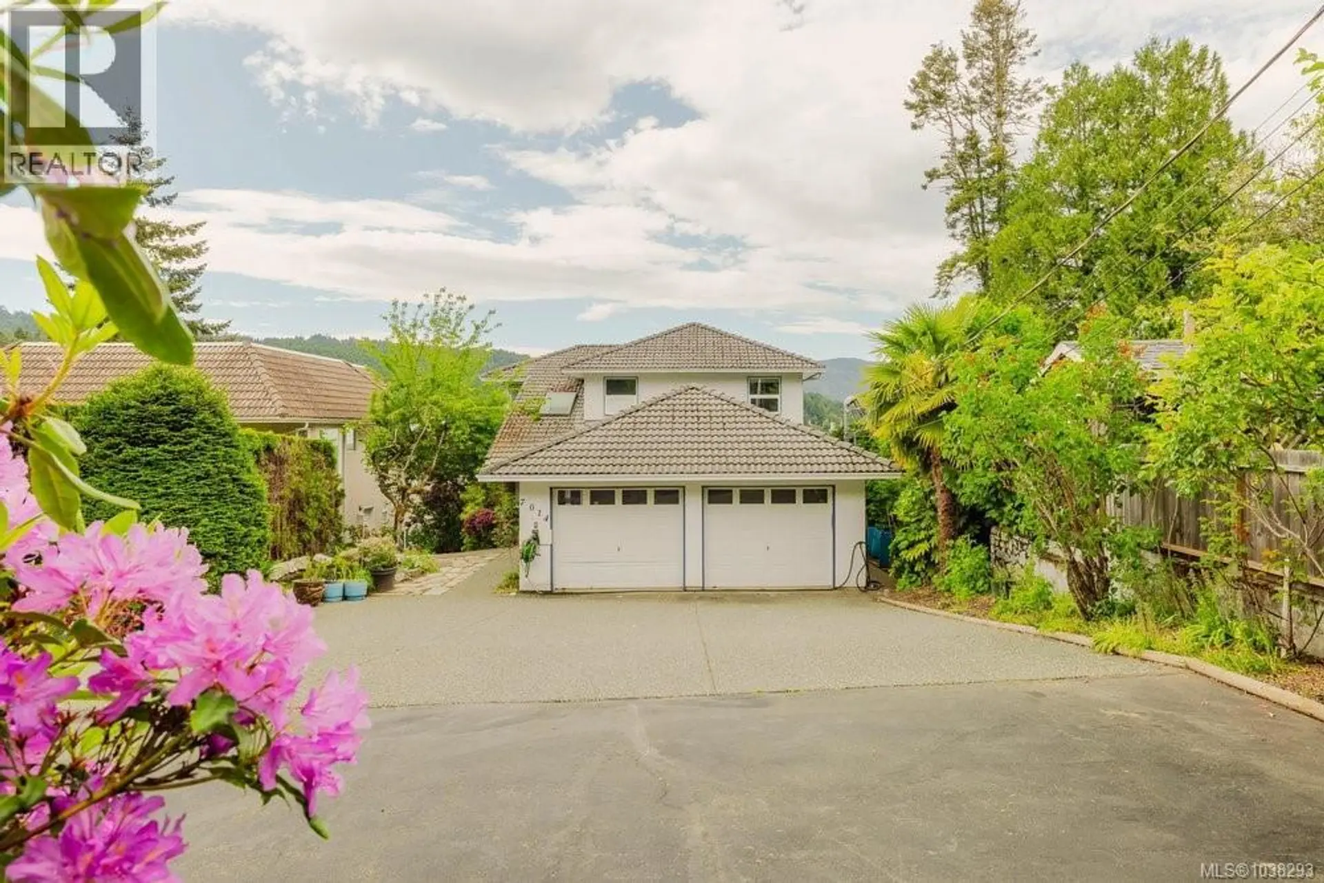 Property at 7014 Brentwood Dr, Central Saanich, BC