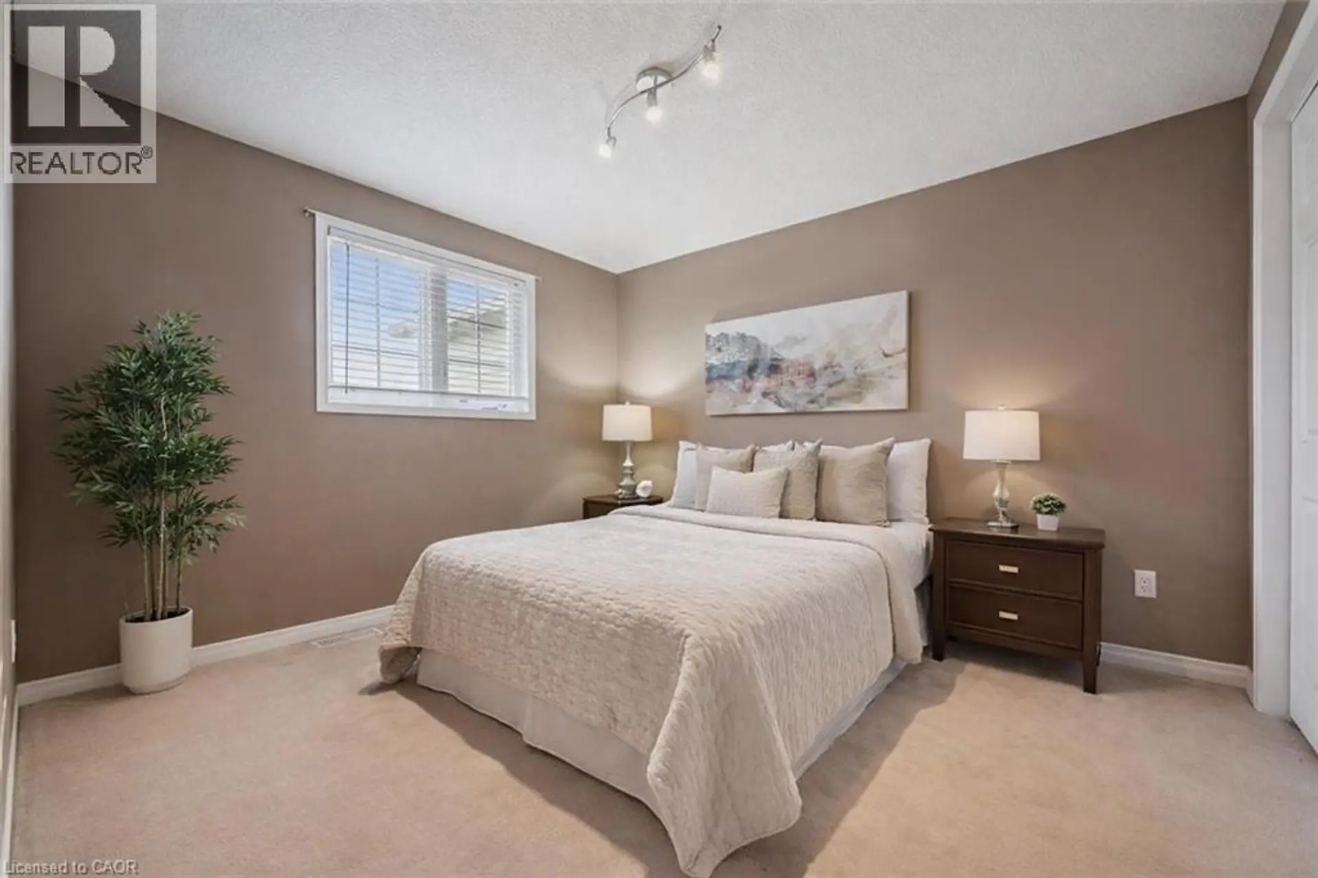 #38 210 DAWN Avenue - Image 9