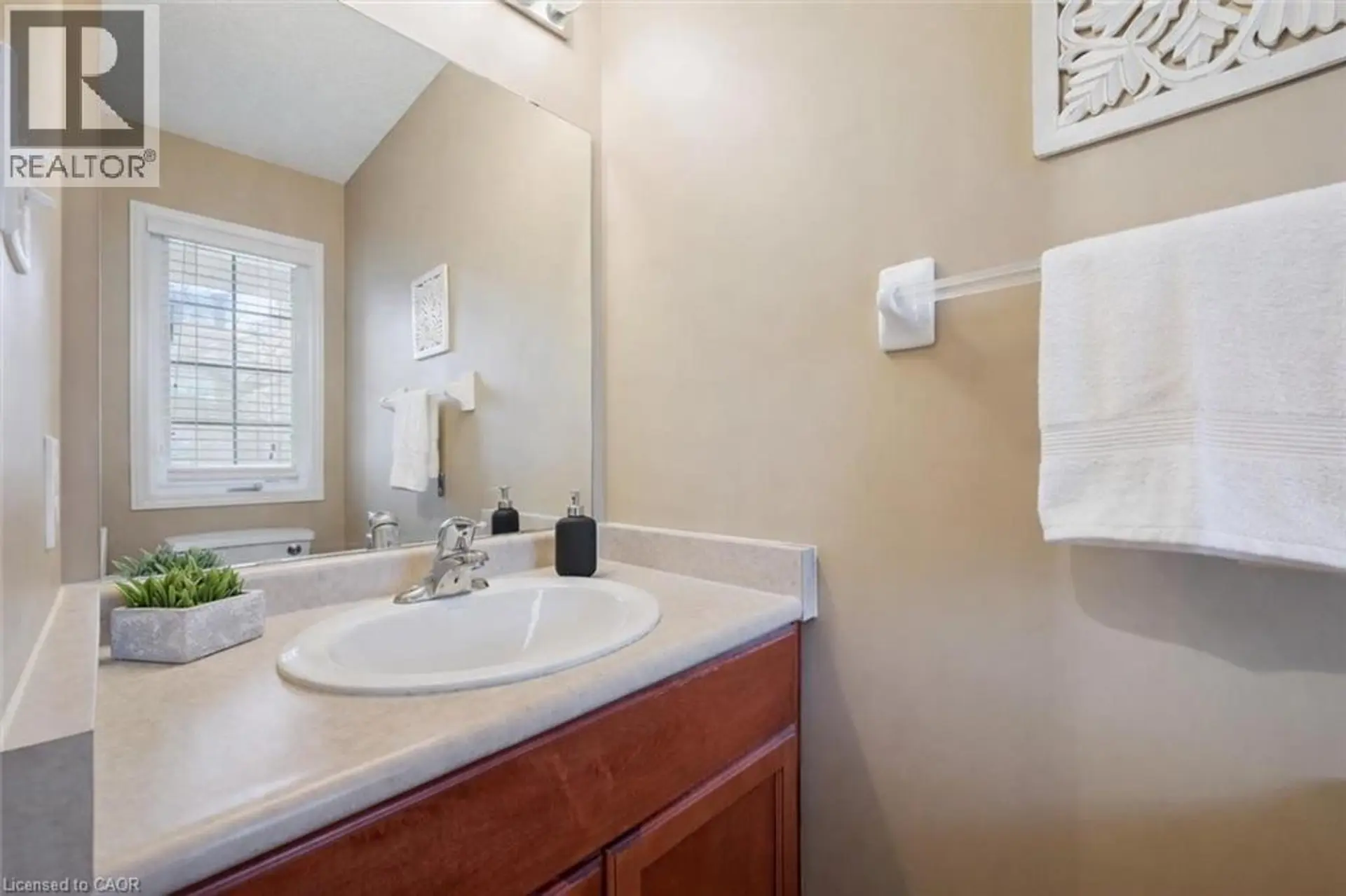 #38 210 DAWN Avenue - Image 5