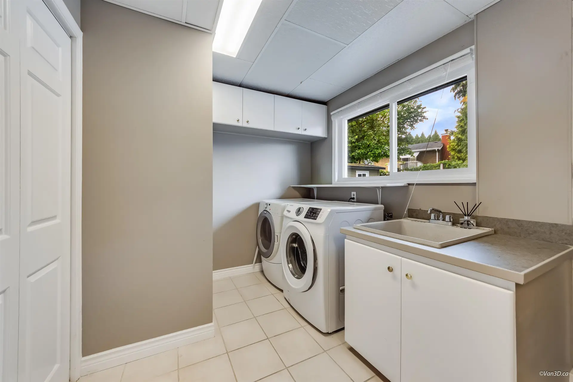 1066 Bernard Place - Image 10