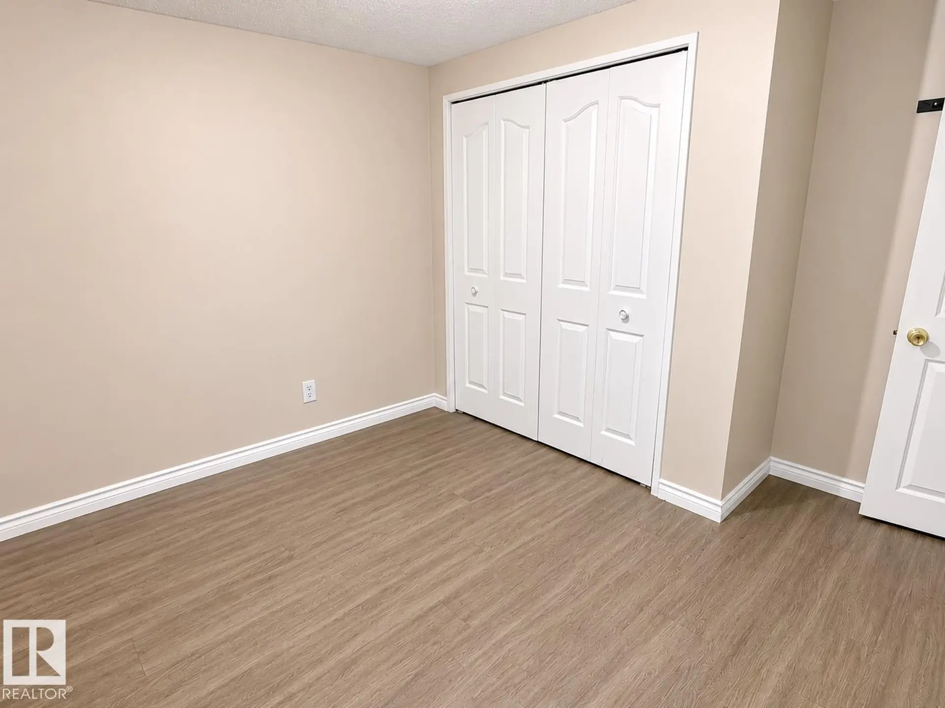 8712 162 ST NW - Image 13