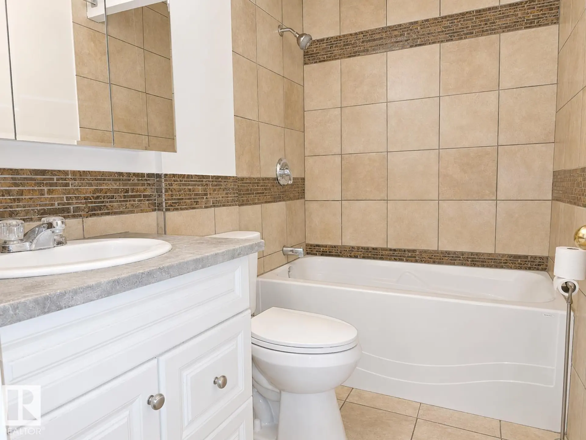 8712 162 ST NW - Image 9